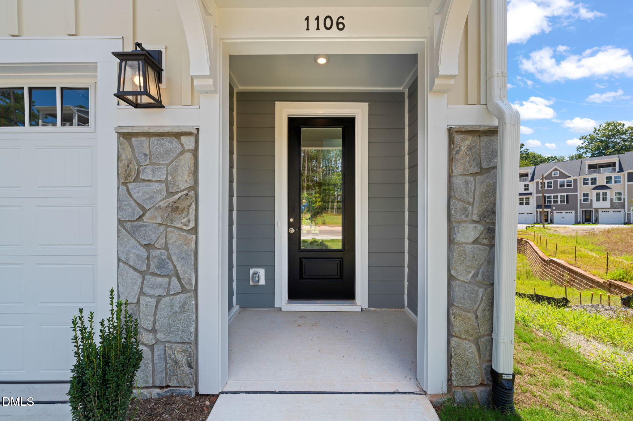 1106 Blackthorn Lane Property Photo 4