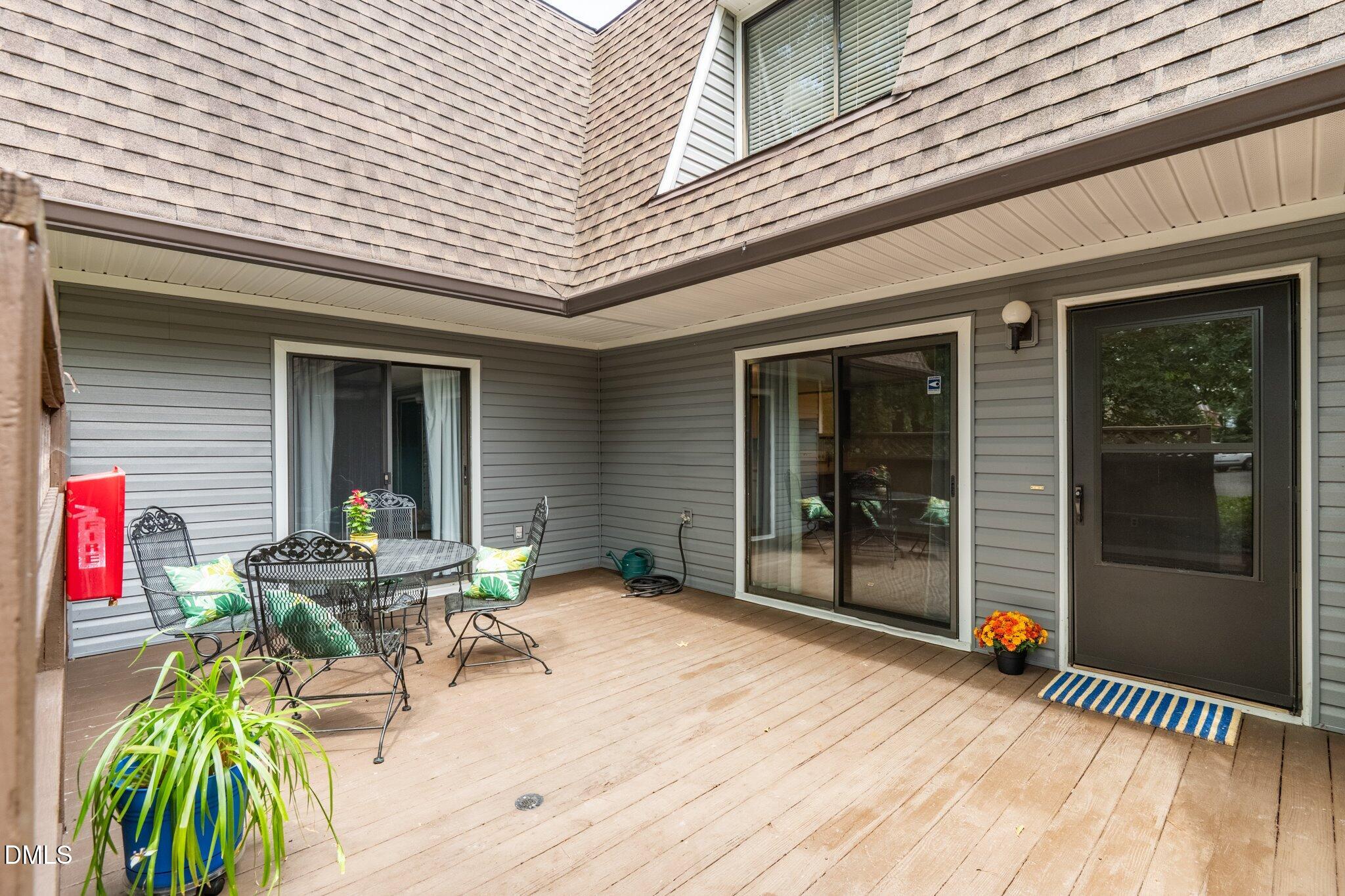297 Summerwalk Circle Property Photo 1