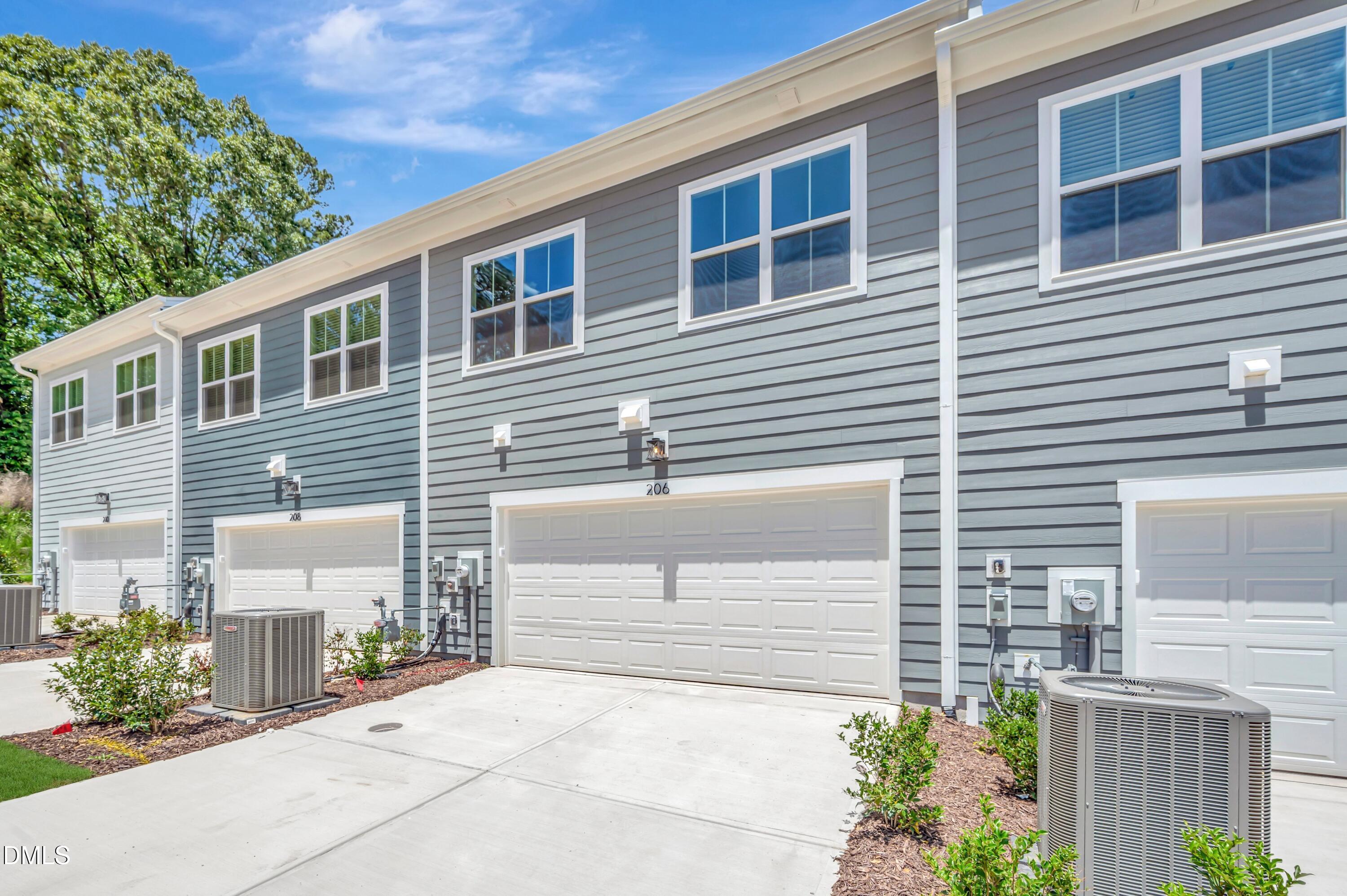 206 Solaire Alley Property Photo 14