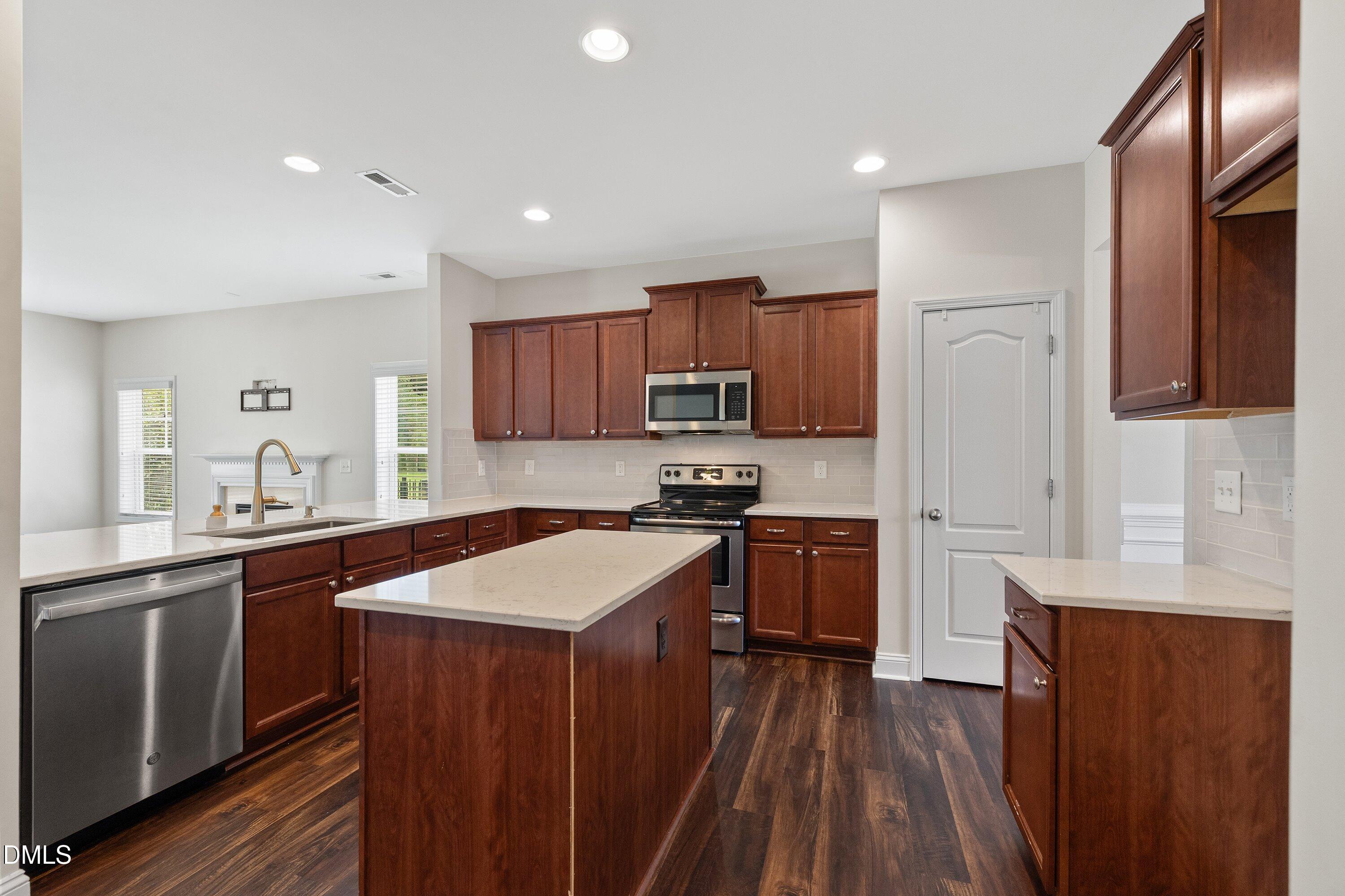 3433 Grosbeak Way Property Photo 11