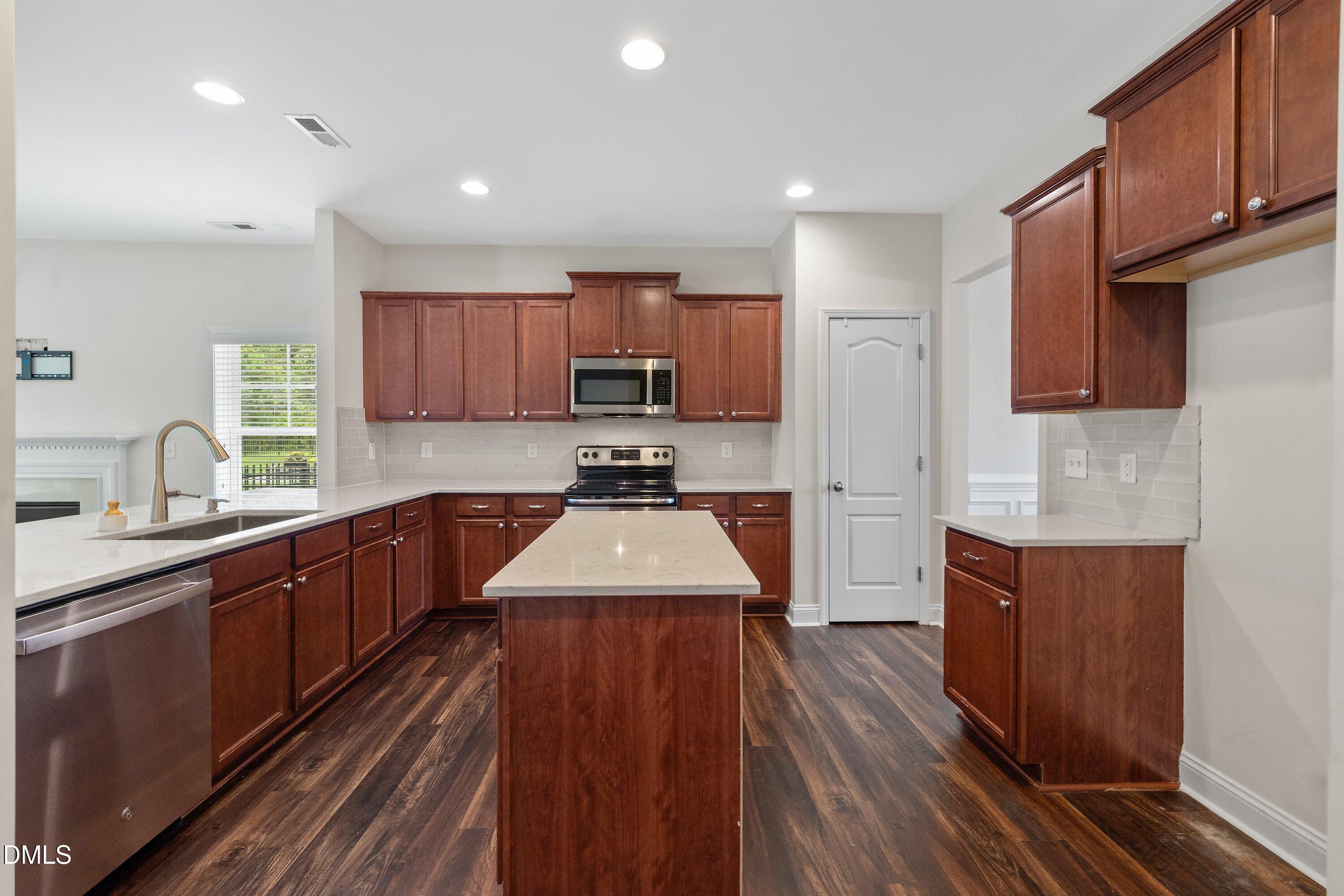 3433 Grosbeak Way Property Photo 12