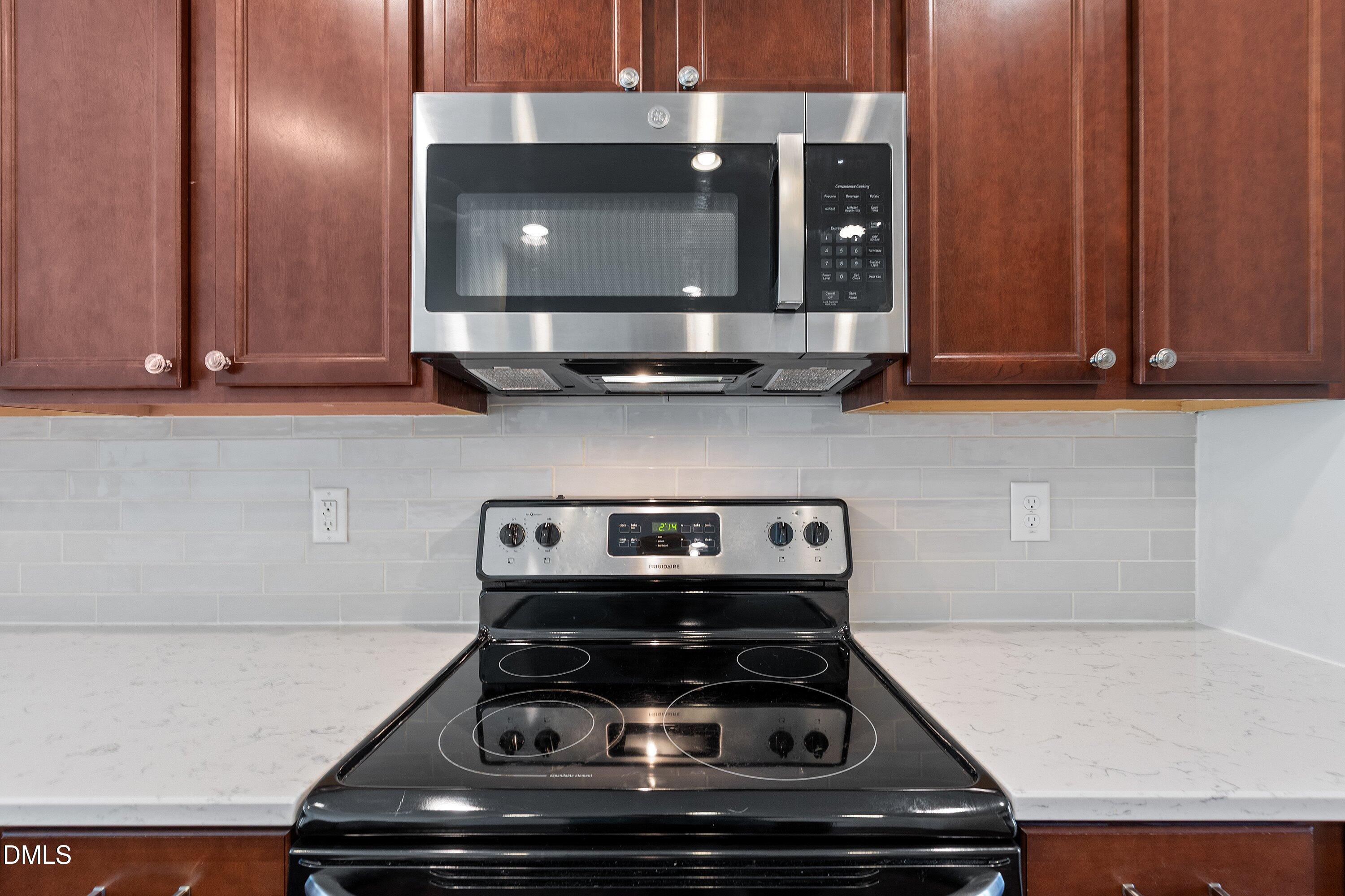 3433 Grosbeak Way Property Photo 14