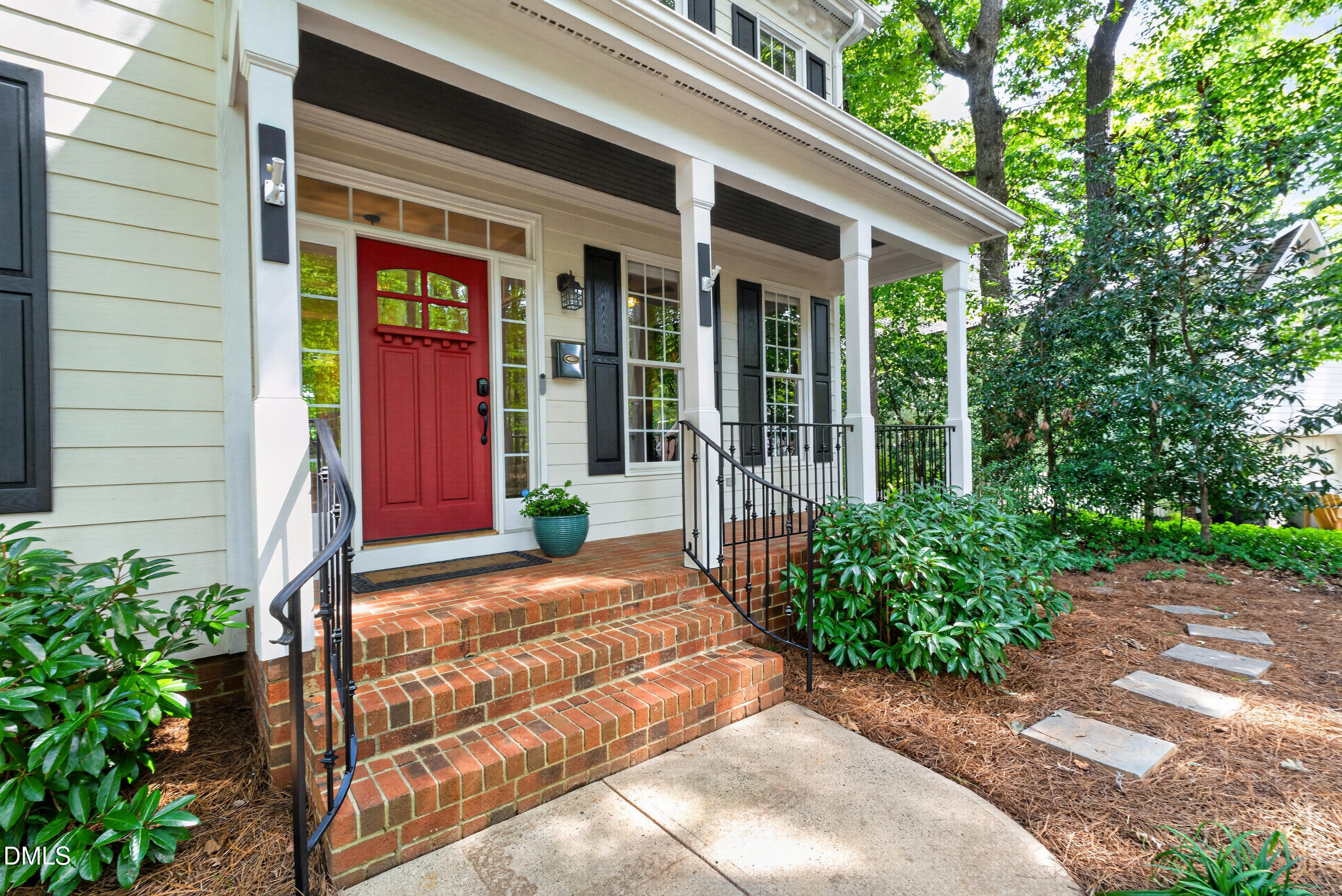 1002 Surry Dale Court Property Photo 5