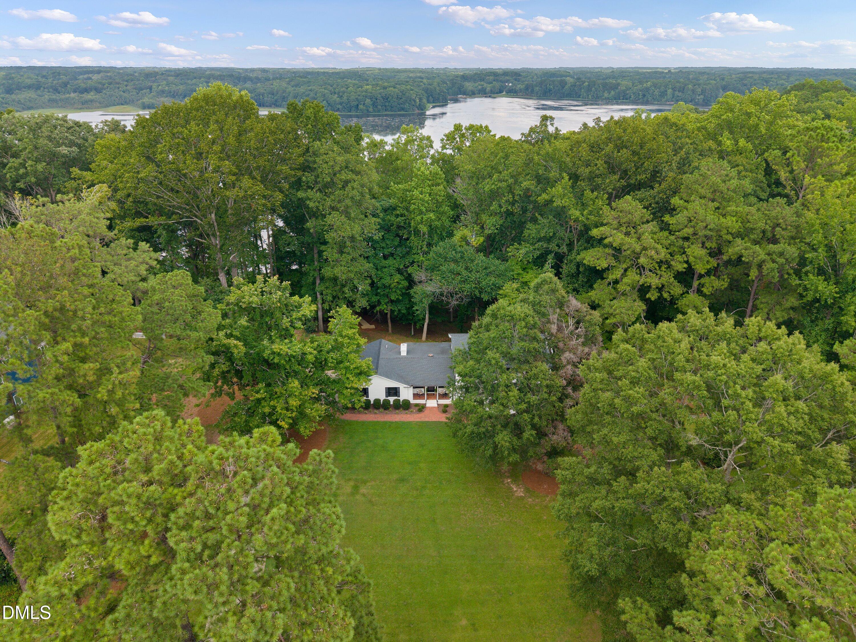 621 Edgewater Drive Property Photo 5