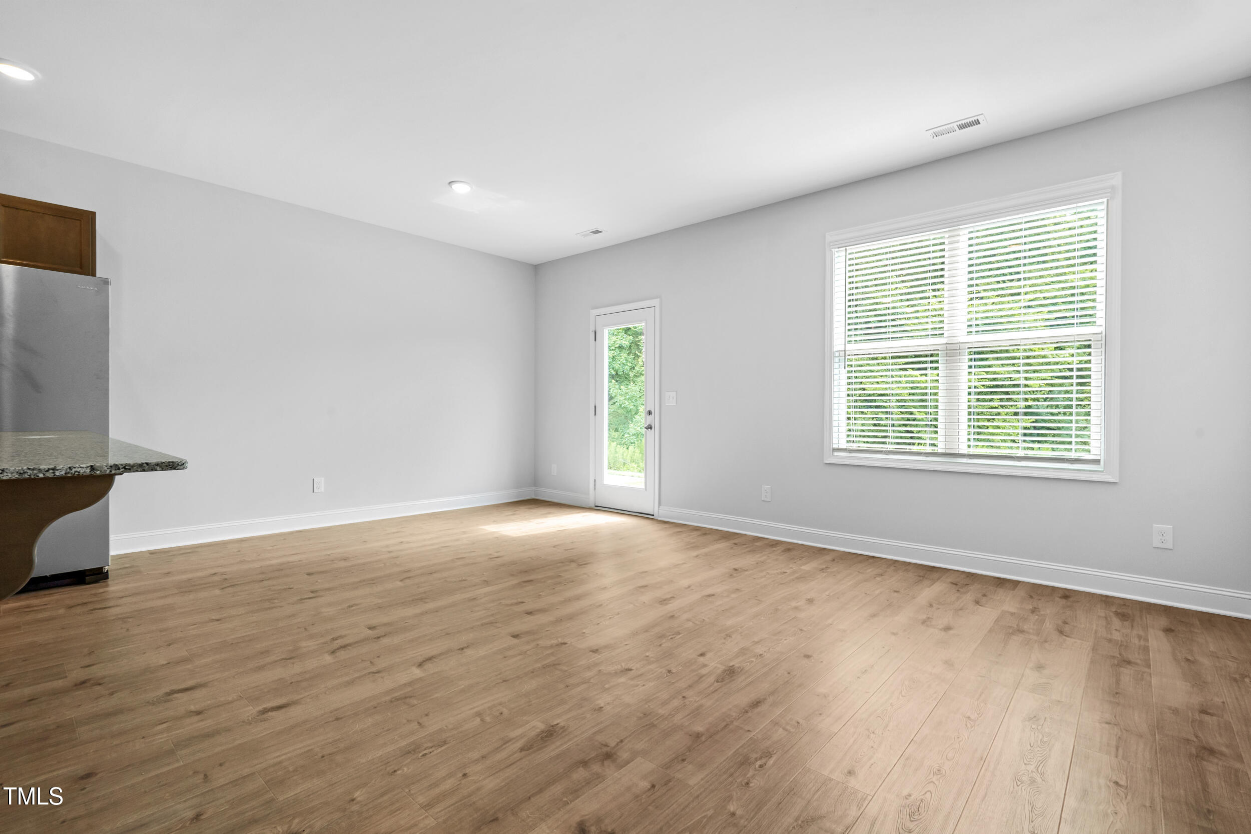 332 W Saltgrass Lane Property Photo 7