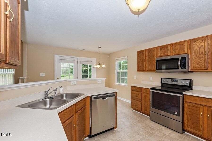 2101 Great Bend Drive Property Photo 9