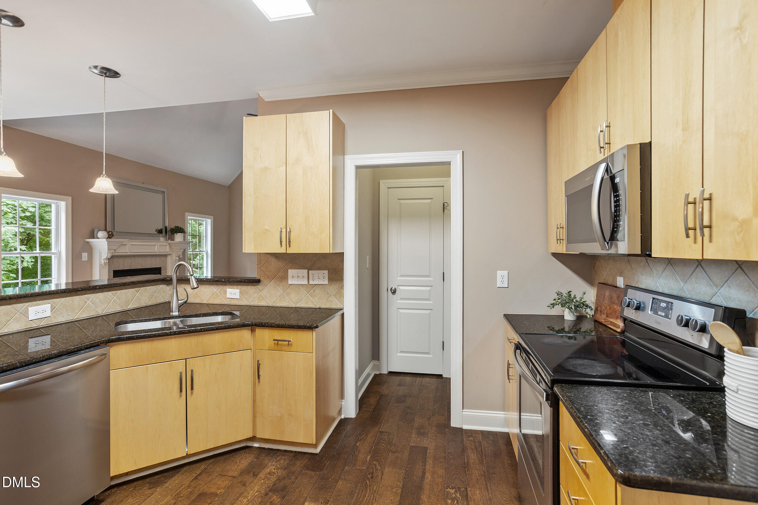 1408 Hall Boulevard Property Photo 7