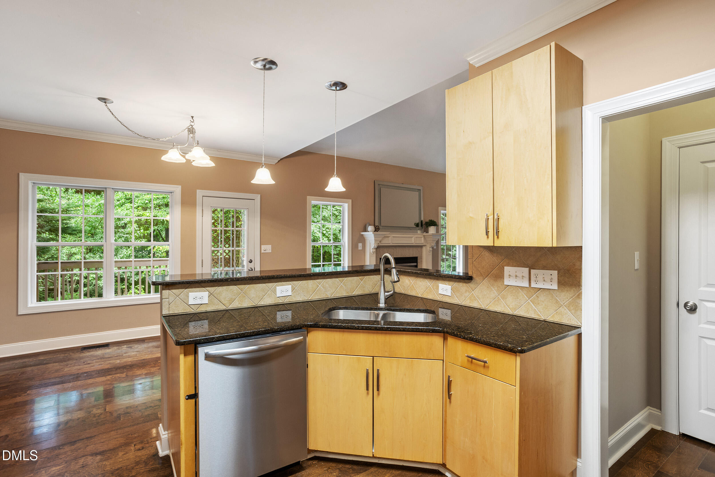 1408 Hall Boulevard Property Photo 9