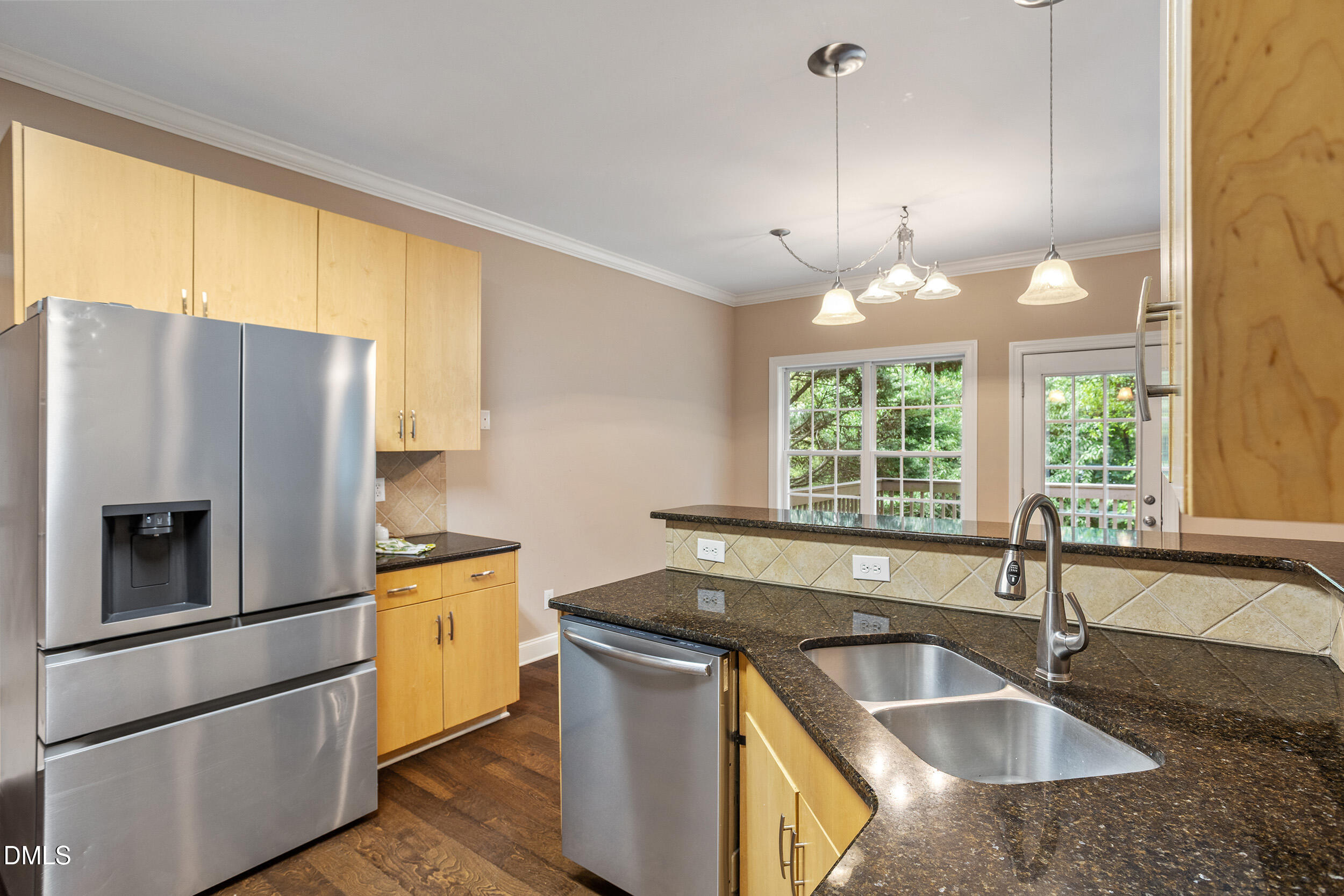 1408 Hall Boulevard Property Photo 10