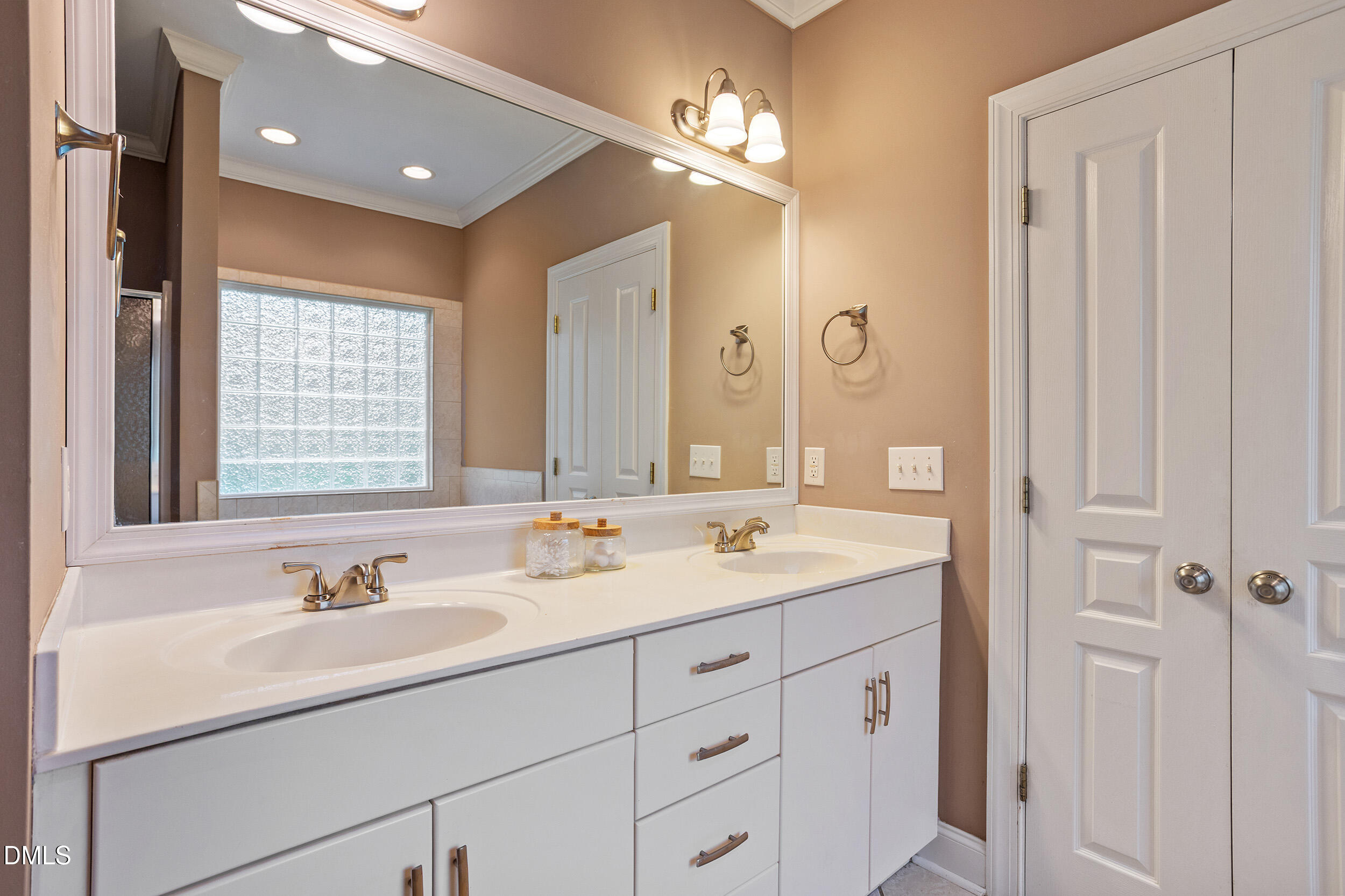1408 Hall Boulevard Property Photo 18
