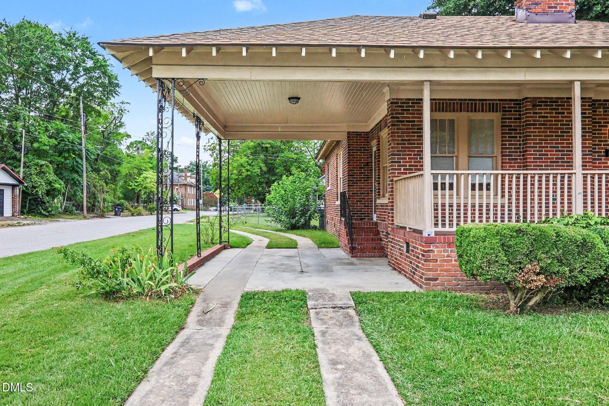 633 Eastern Avenue Property Photo 3