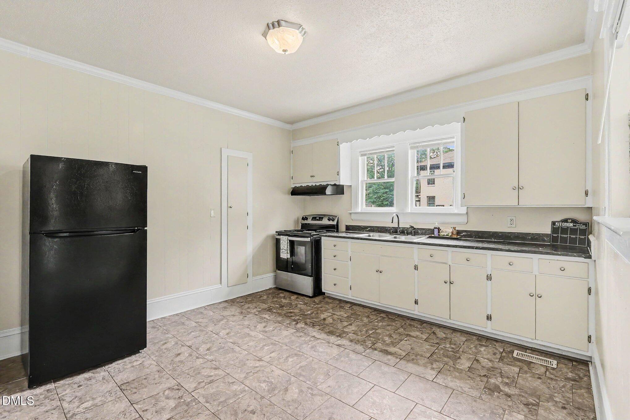 633 Eastern Avenue Property Photo 6