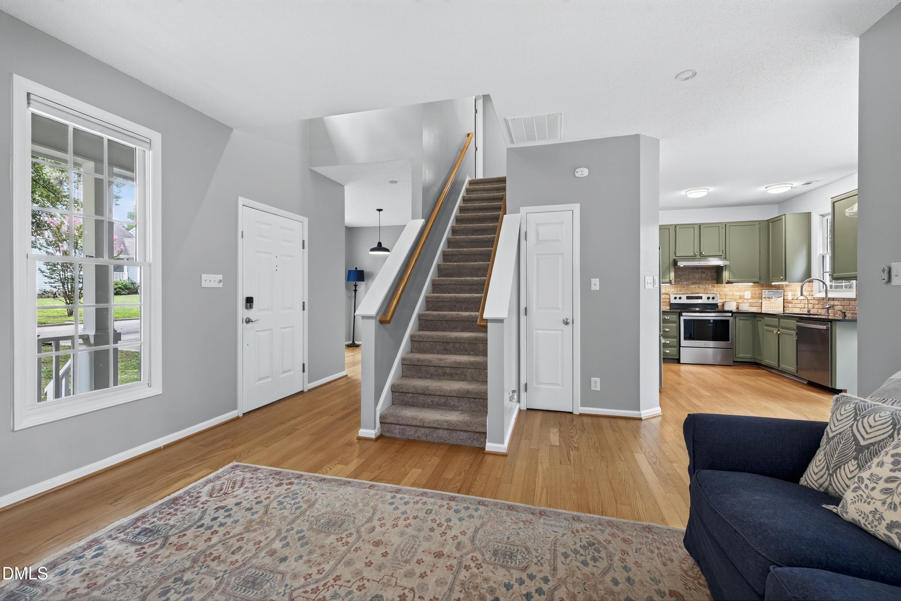 102 Unaka Court Property Photo 4
