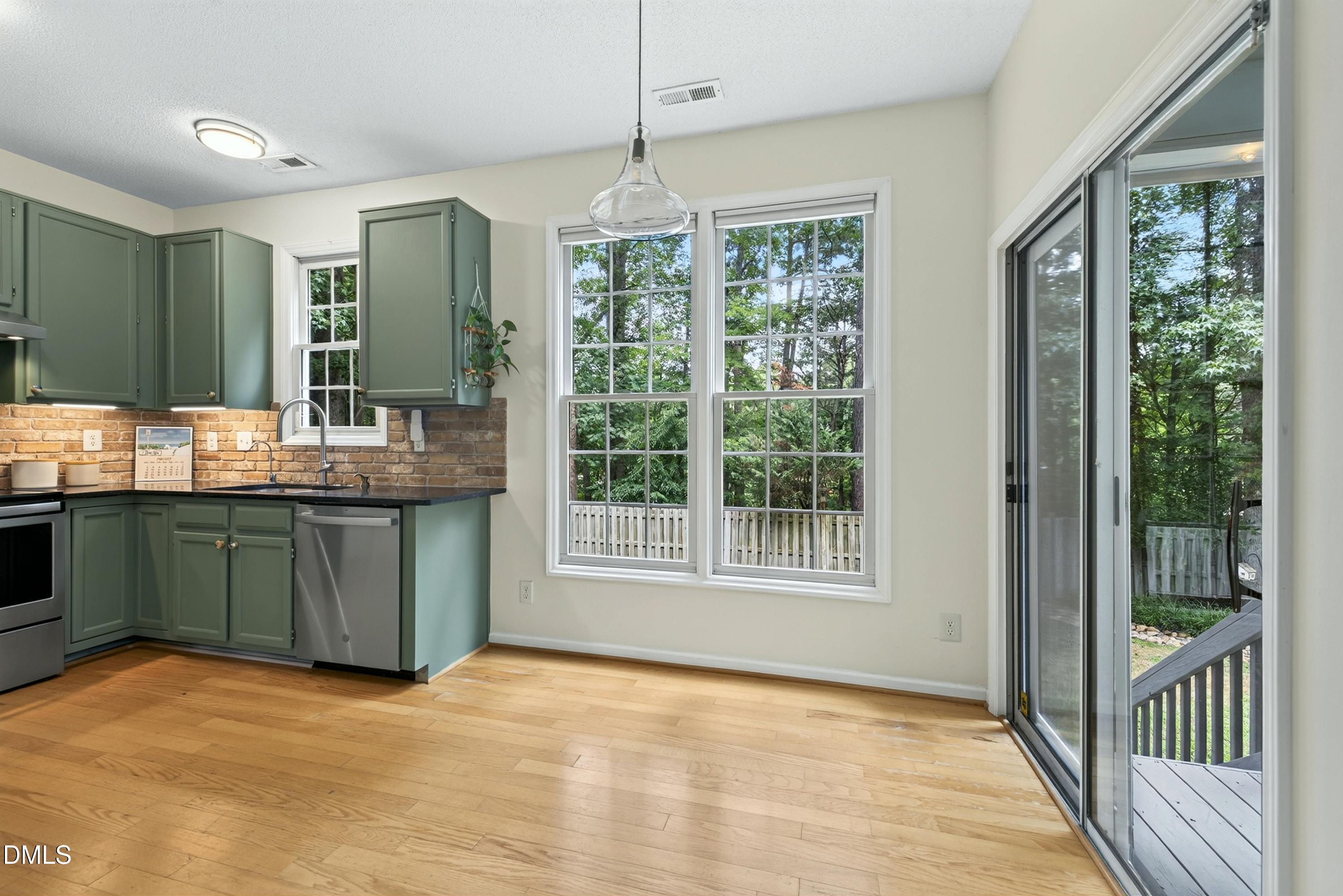 102 Unaka Court Property Photo 6
