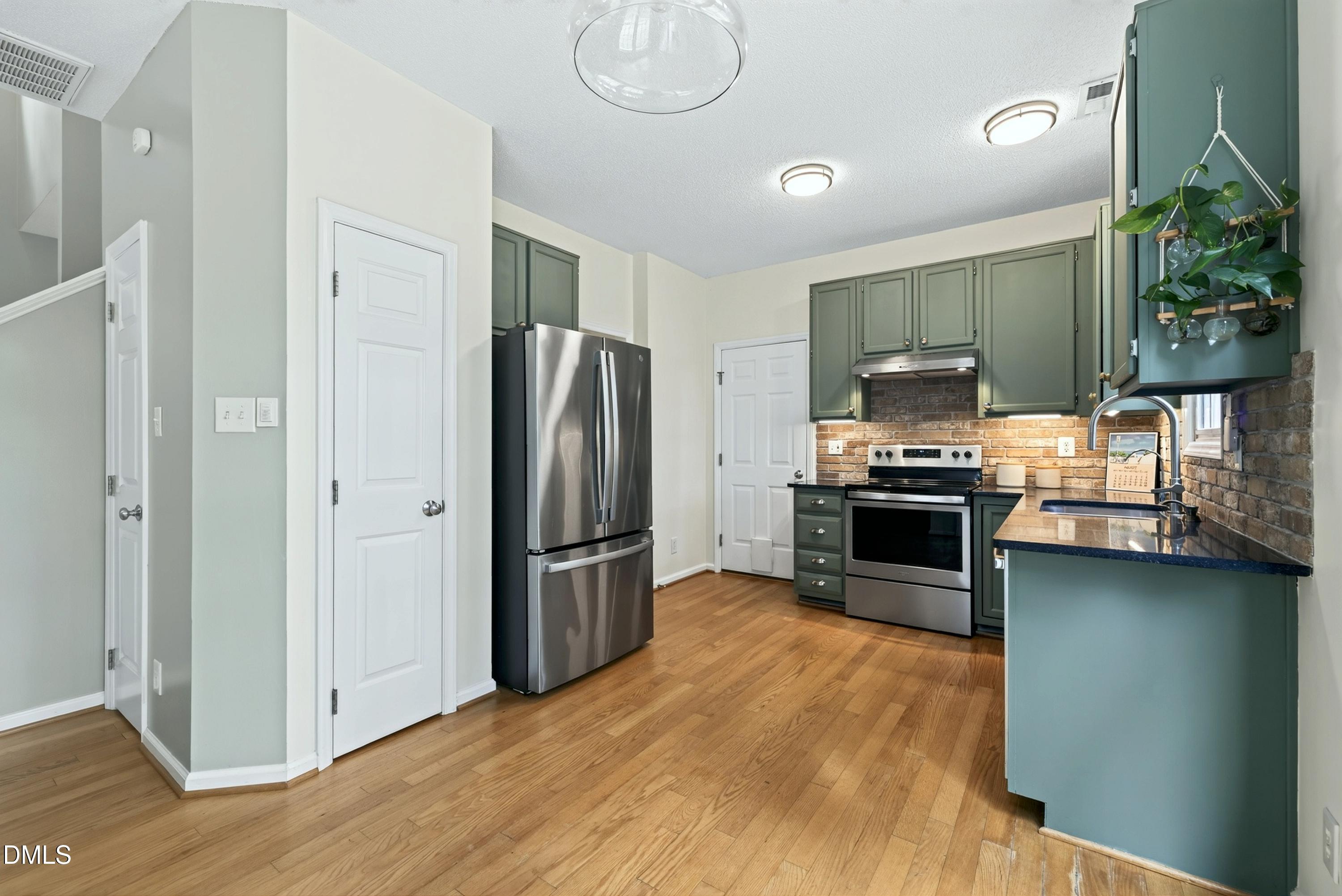 102 Unaka Court Property Photo 8