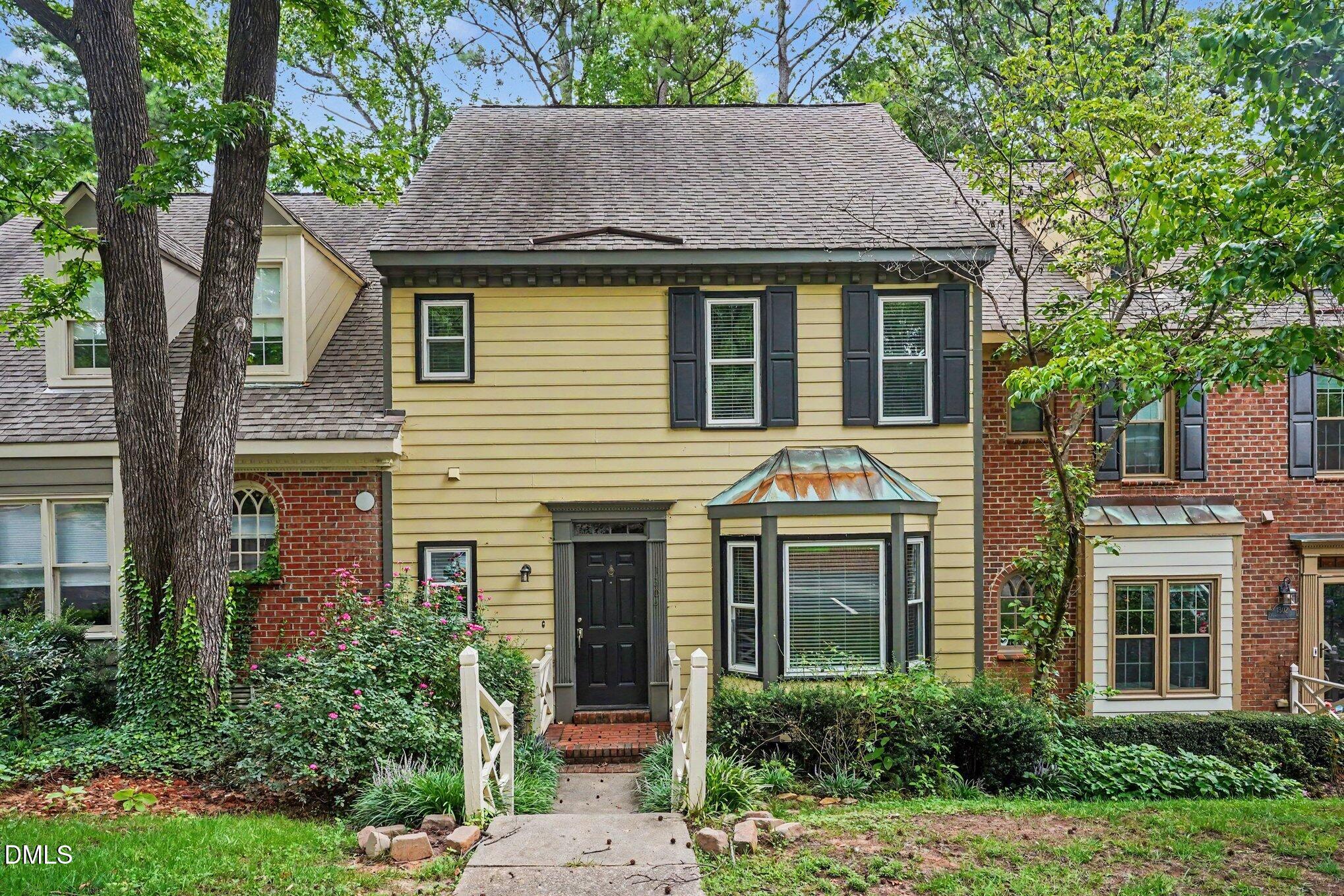 1304 Hampshire Court Property Photo 1