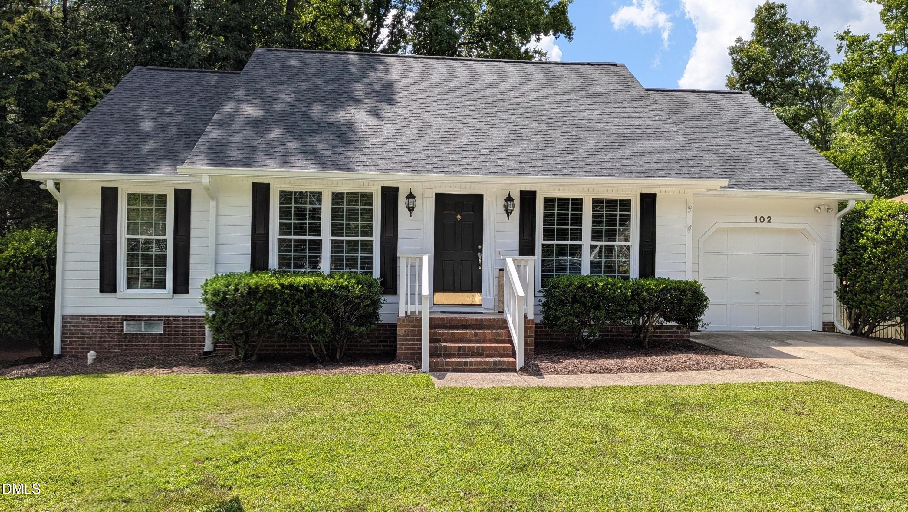 102 Glensford Way Property Photo 1