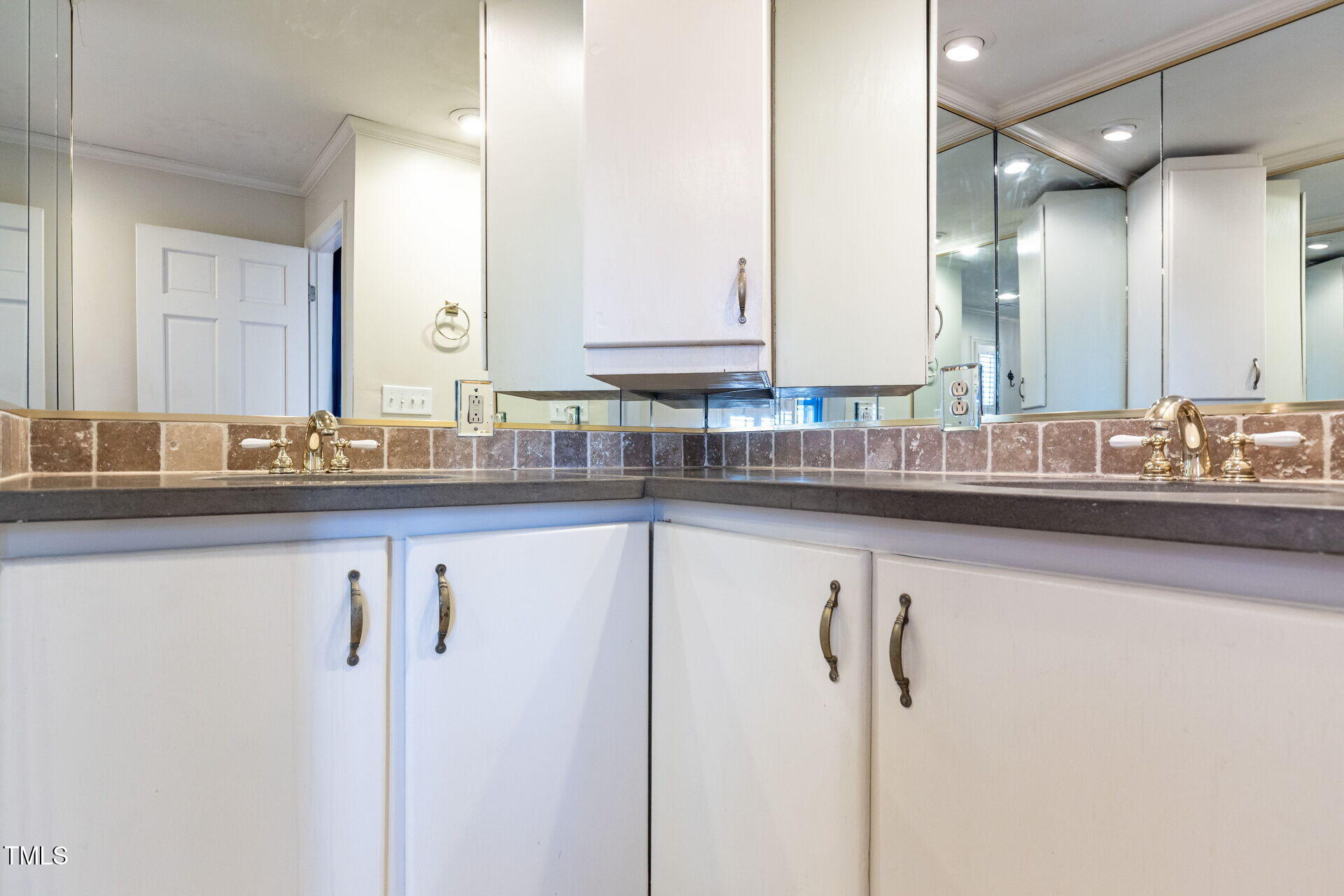 501 Queensferry Road Property Photo 25
