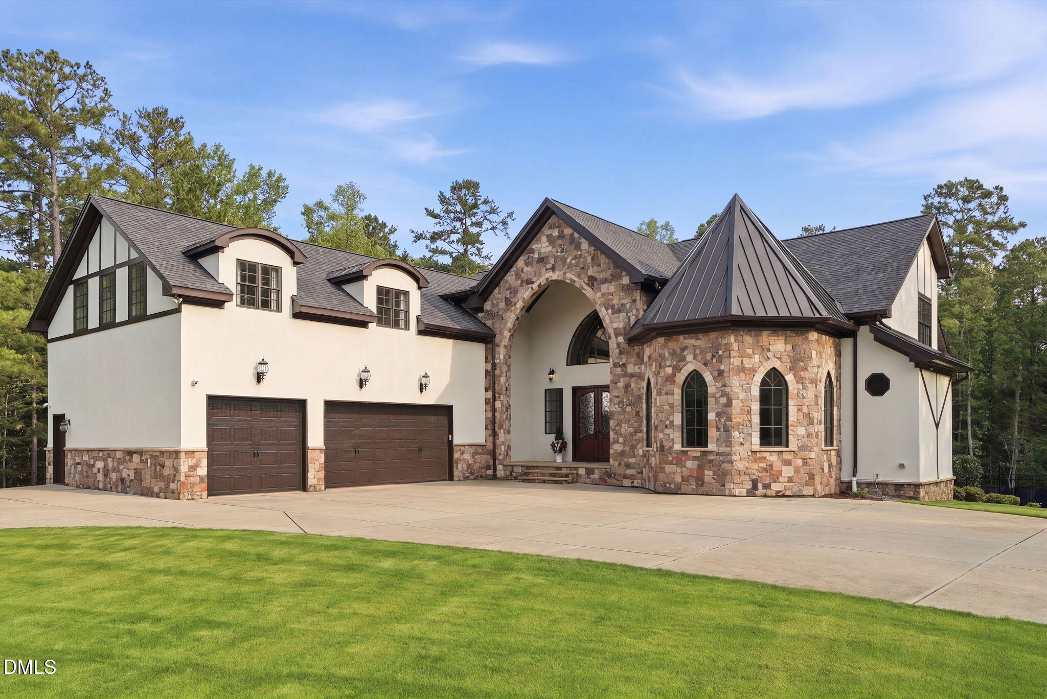 222 American Court Property Photo 2