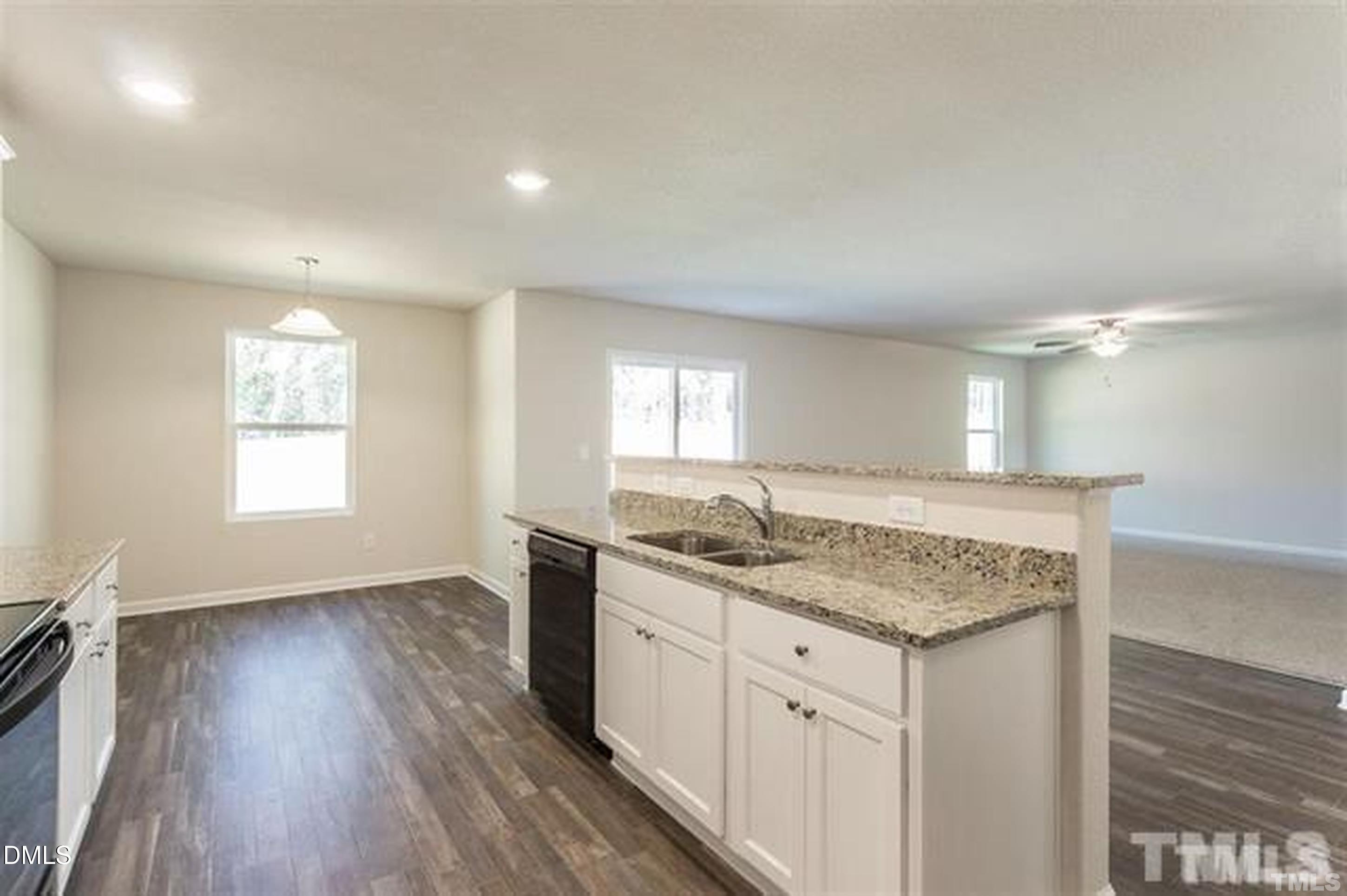 712 Howling Wind Drive Property Photo 3
