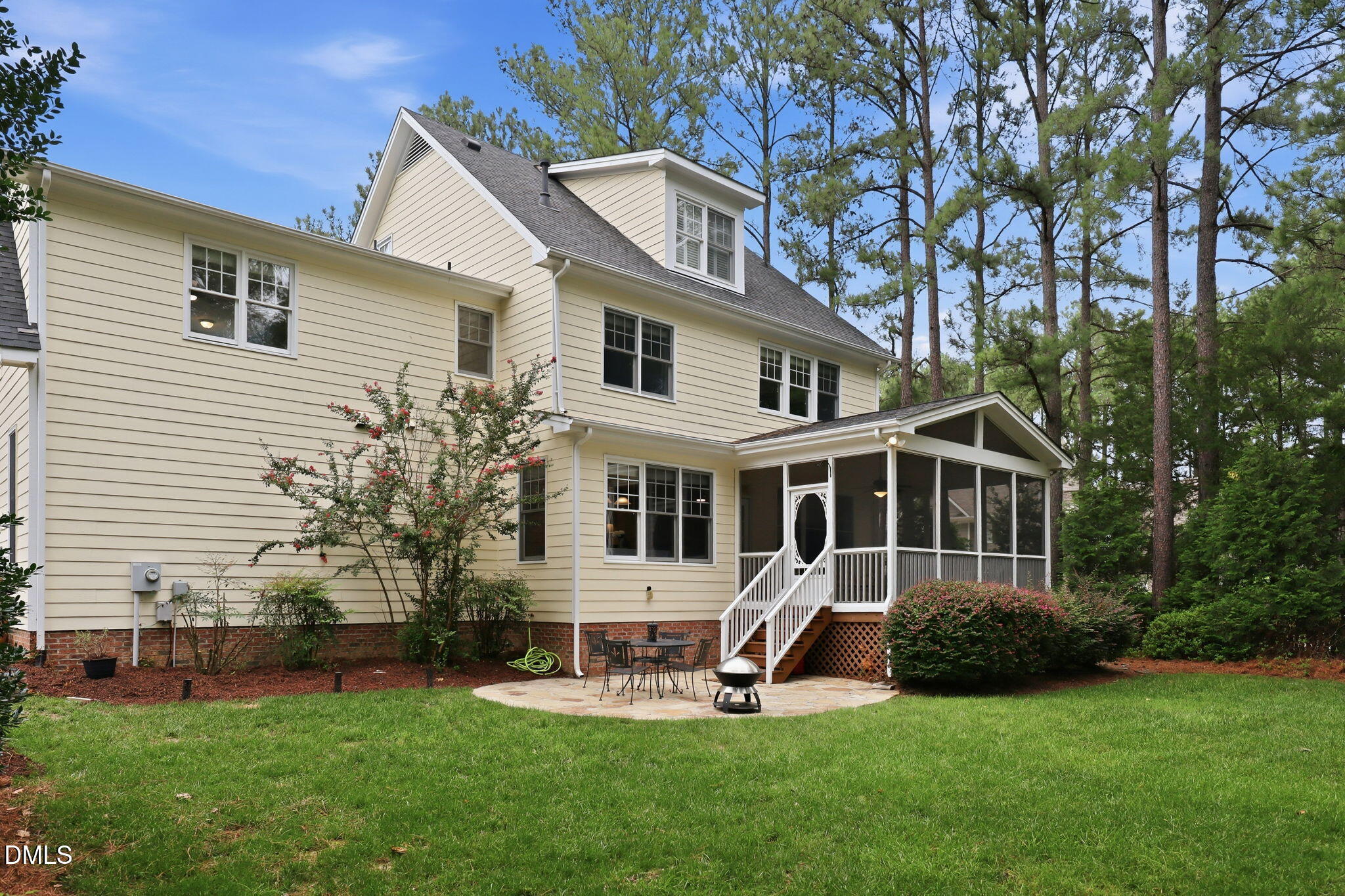 1817 Old College Circle Property Photo 2