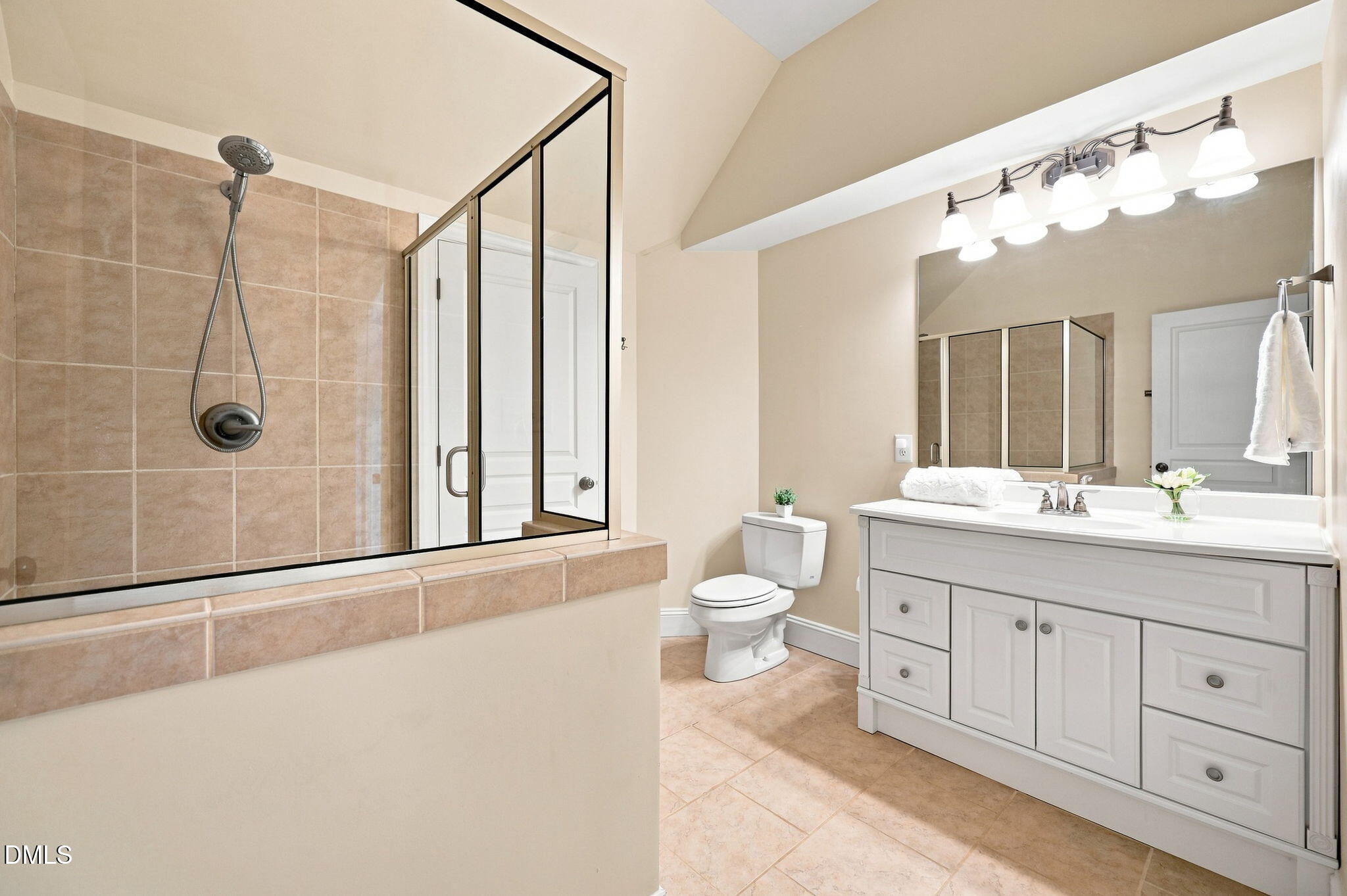 1817 Old College Circle Property Photo 37
