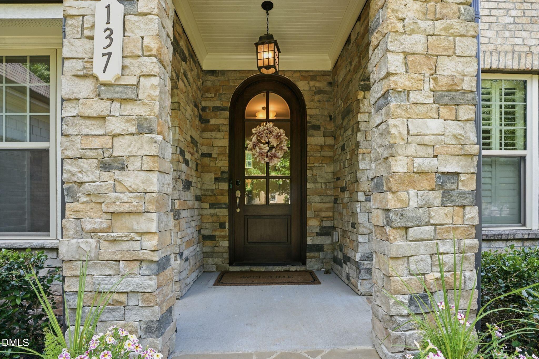 137 Aspenridge Drive Property Photo 5
