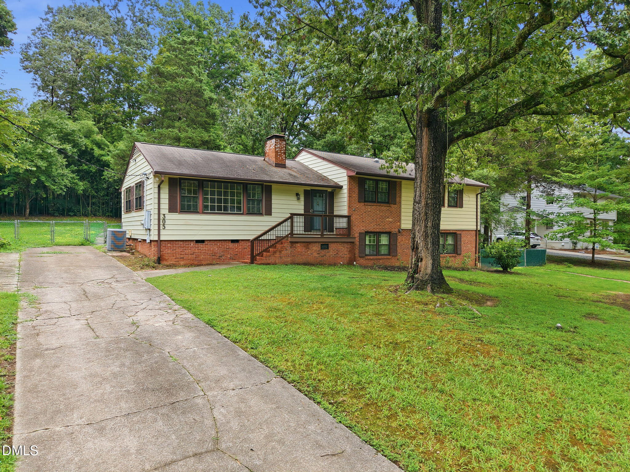 305 Plum Lane Property Photo 1