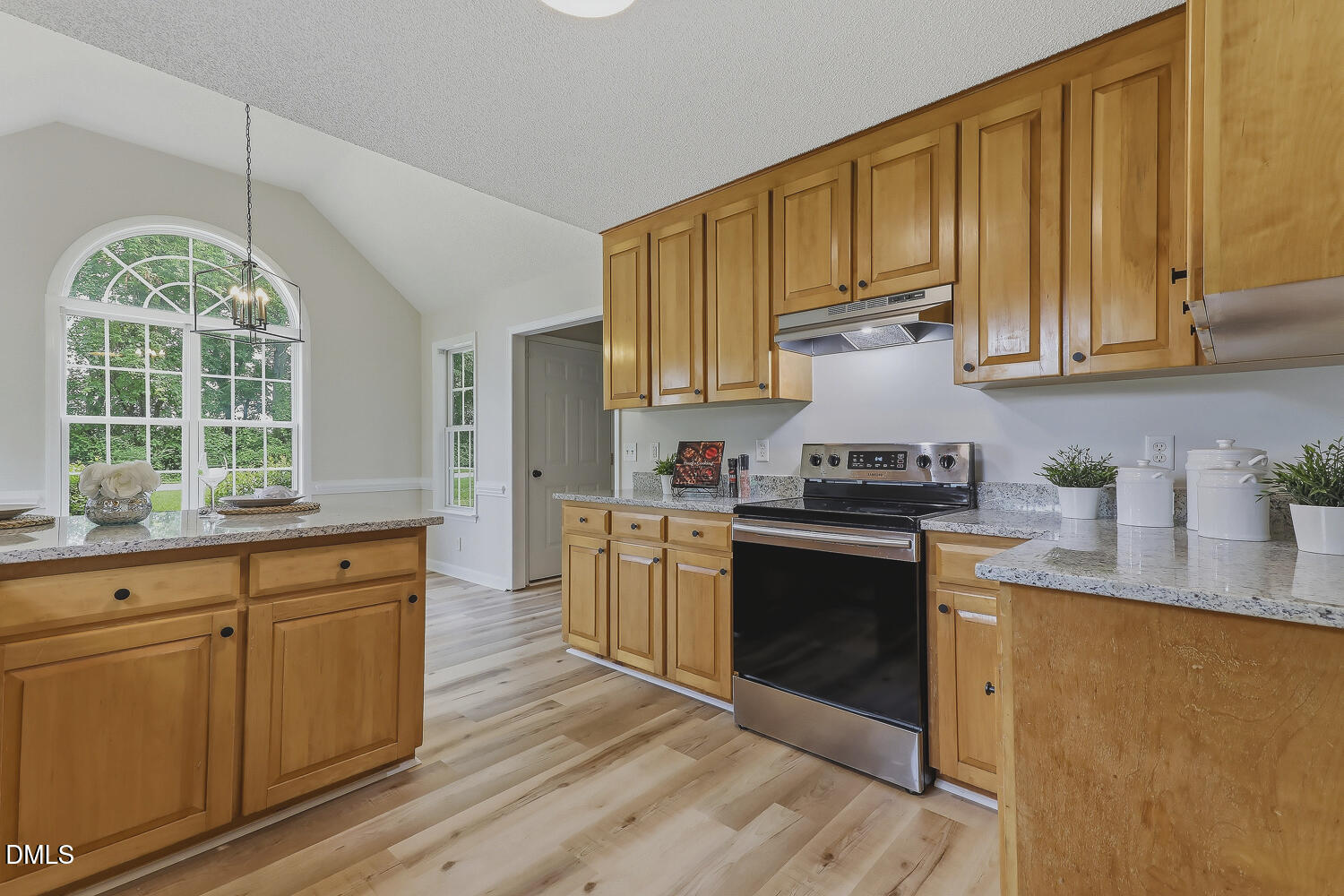 1025 Ashton Hollow Drive Property Photo 8