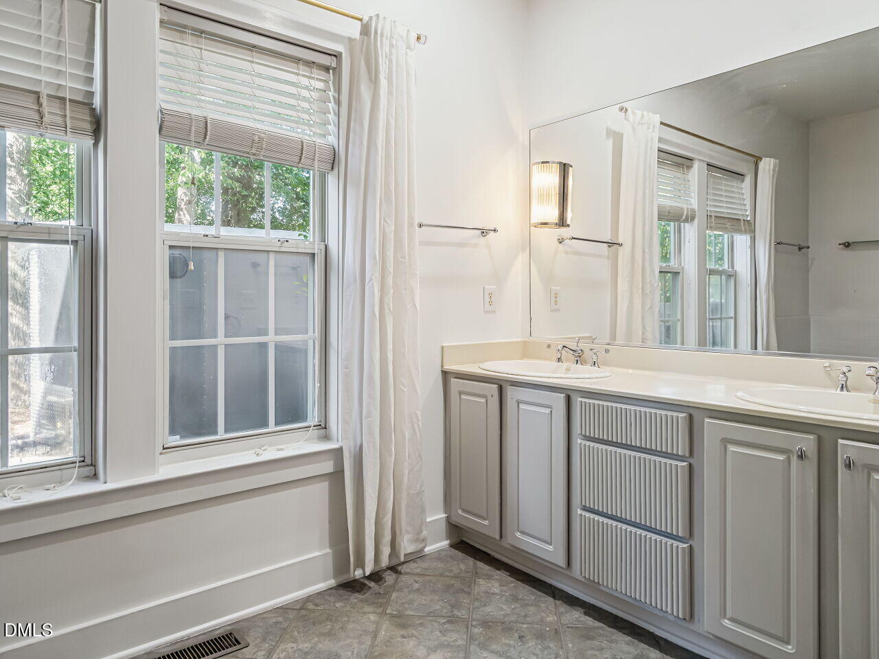5533 Rolling Field Drive Property Photo 23