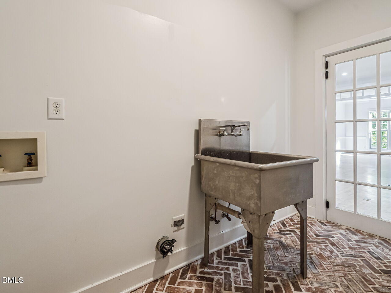 5533 Rolling Field Drive Property Photo 29