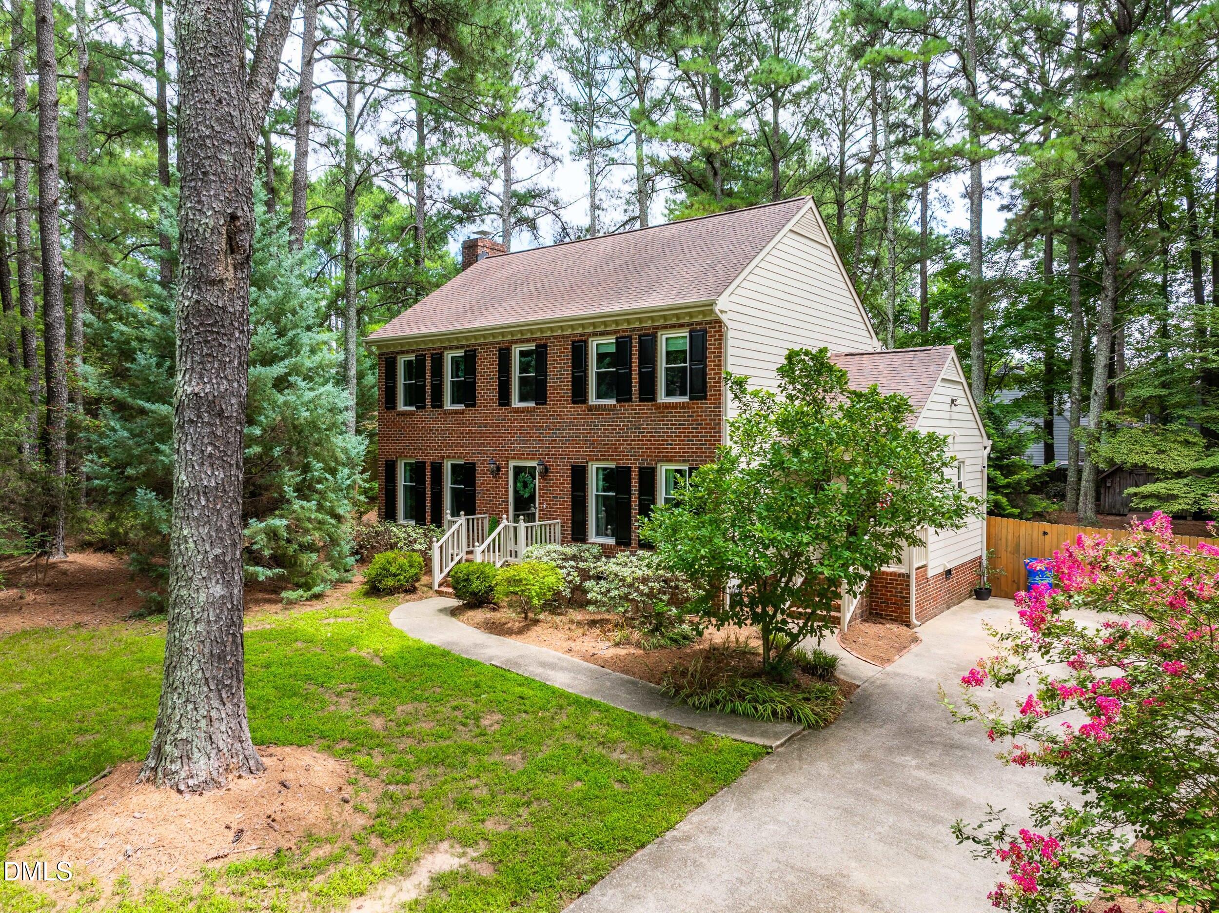 2901 Meadowview Court Property Photo 2