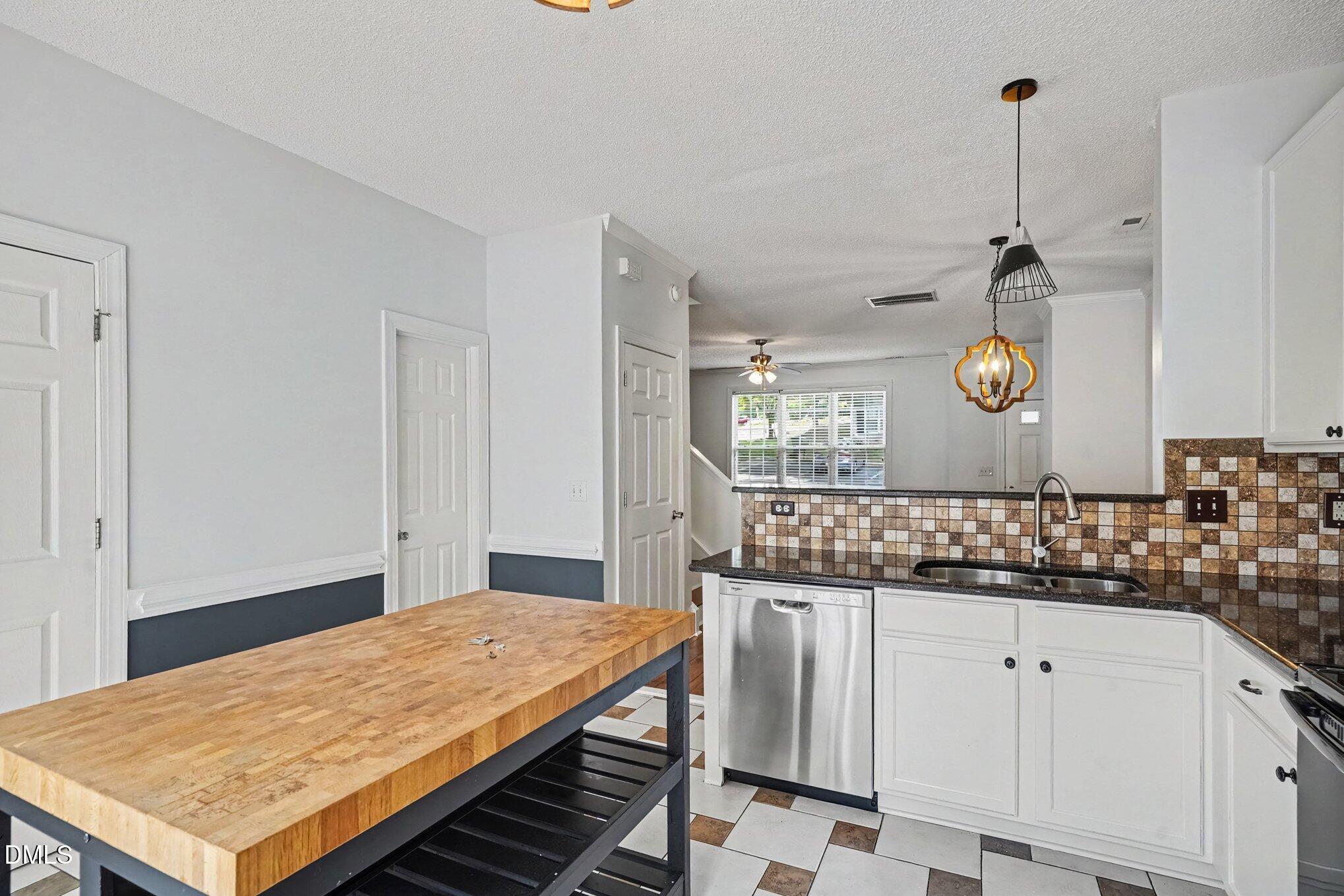 809 Rothshire Court Property Photo 8