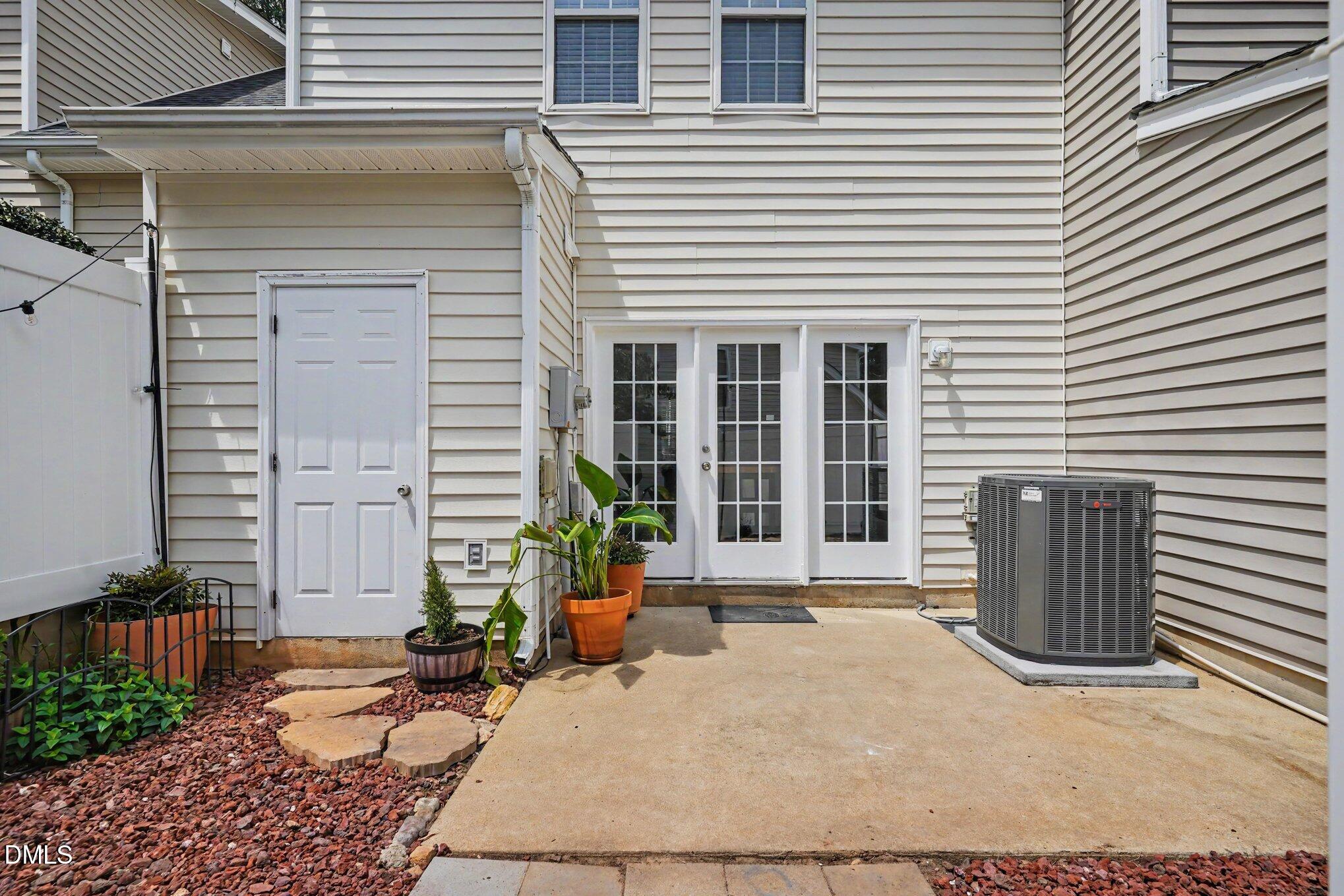809 Rothshire Court Property Photo 17