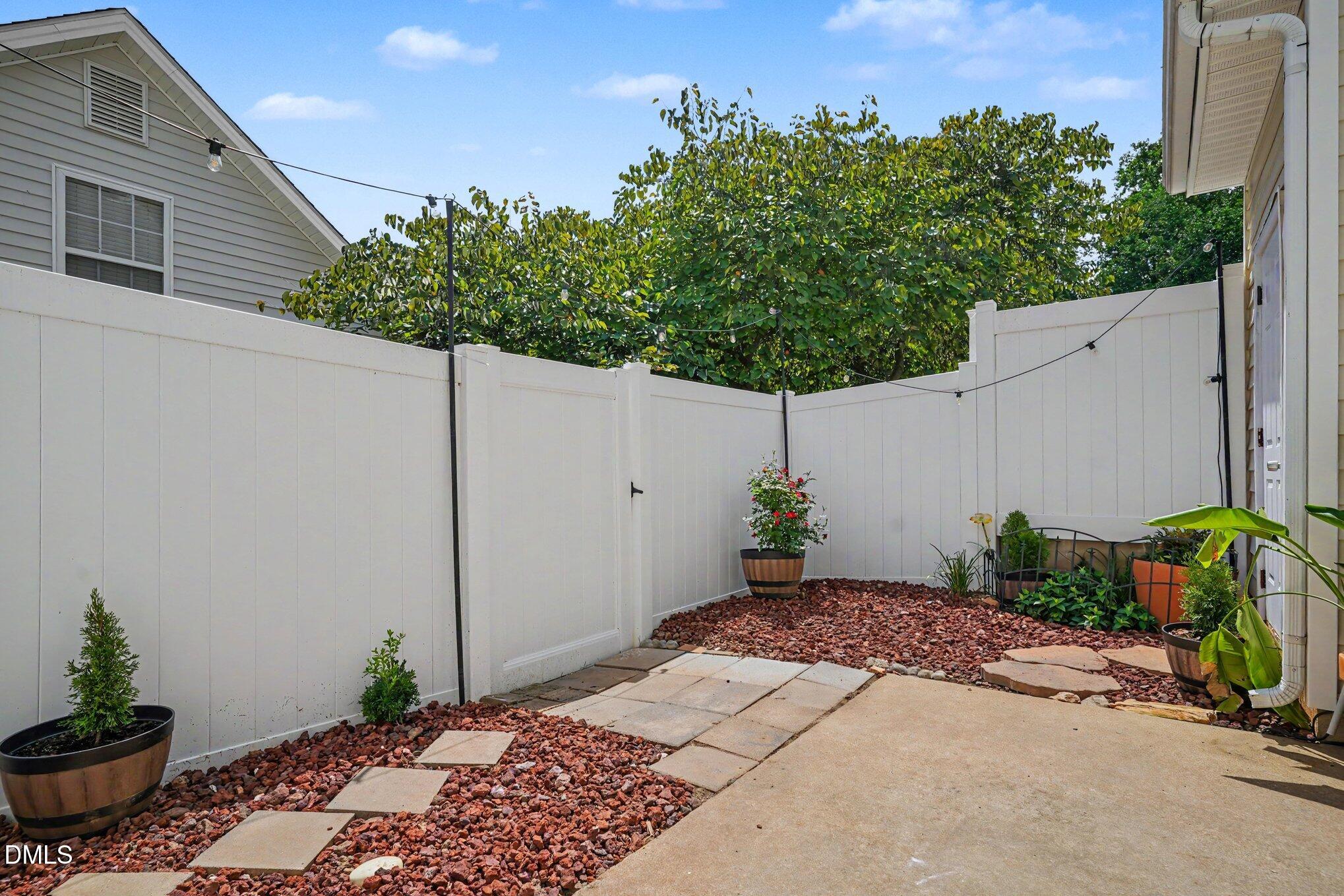 809 Rothshire Court Property Photo 18
