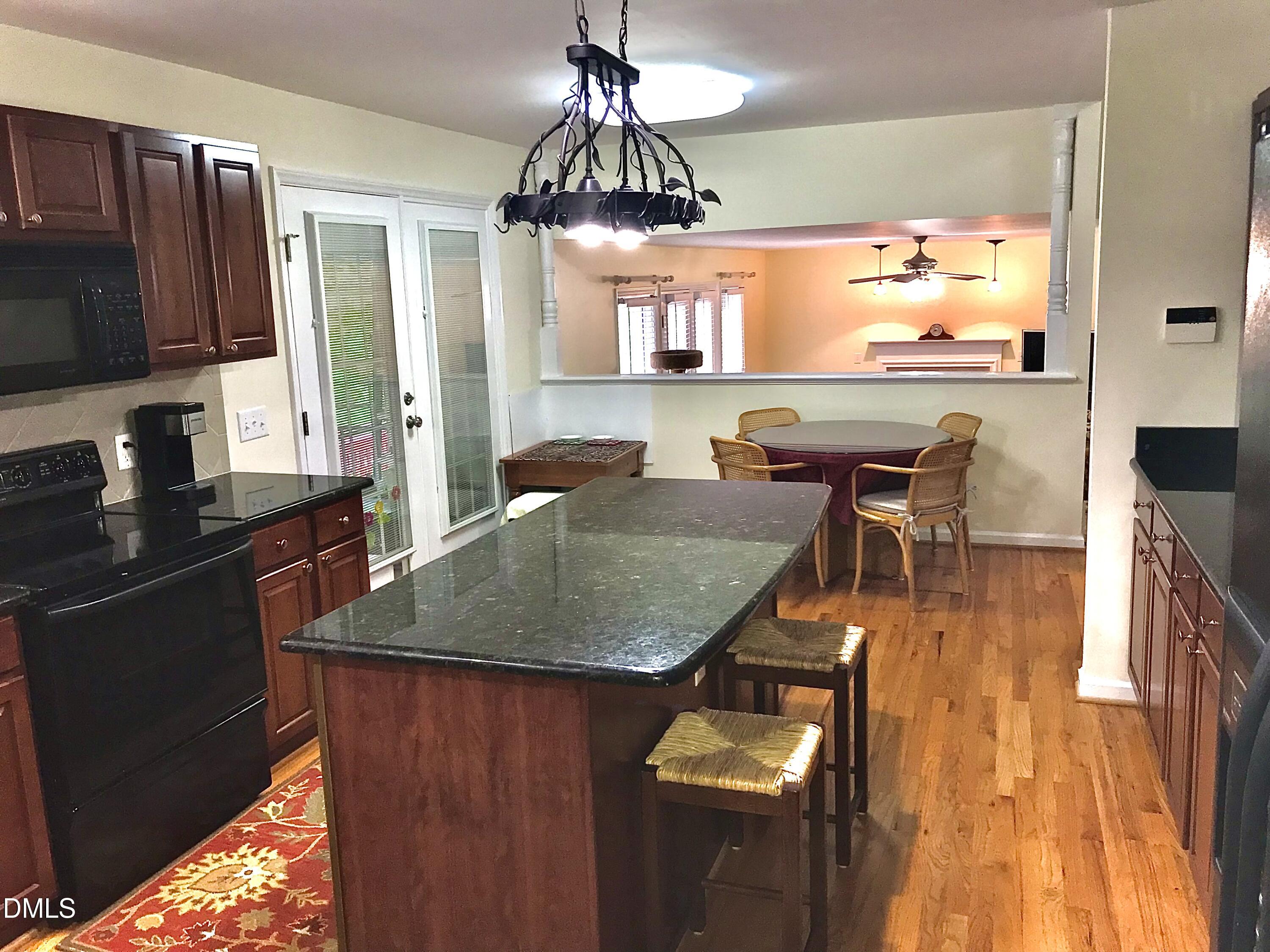 225 Tamworth Drive Property Photo 4