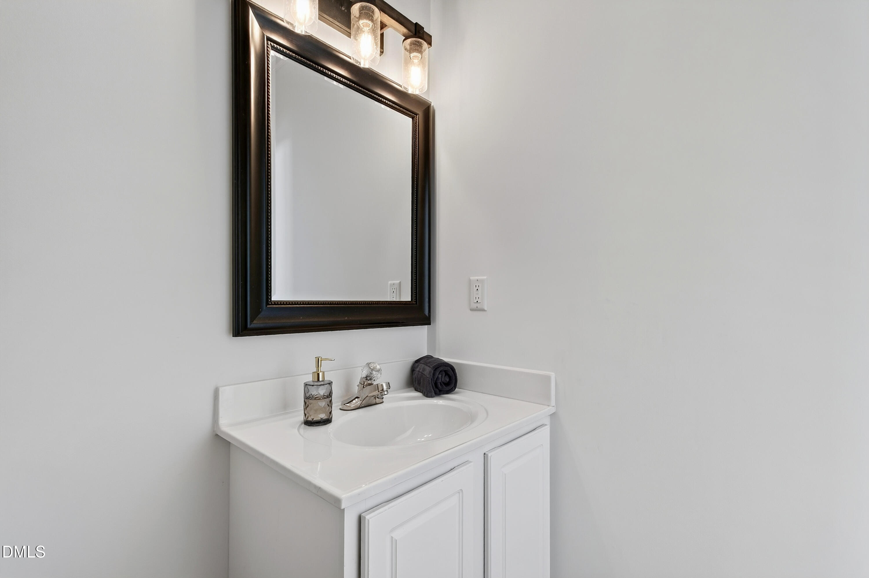 300 Madison Grove Place Property Photo 7