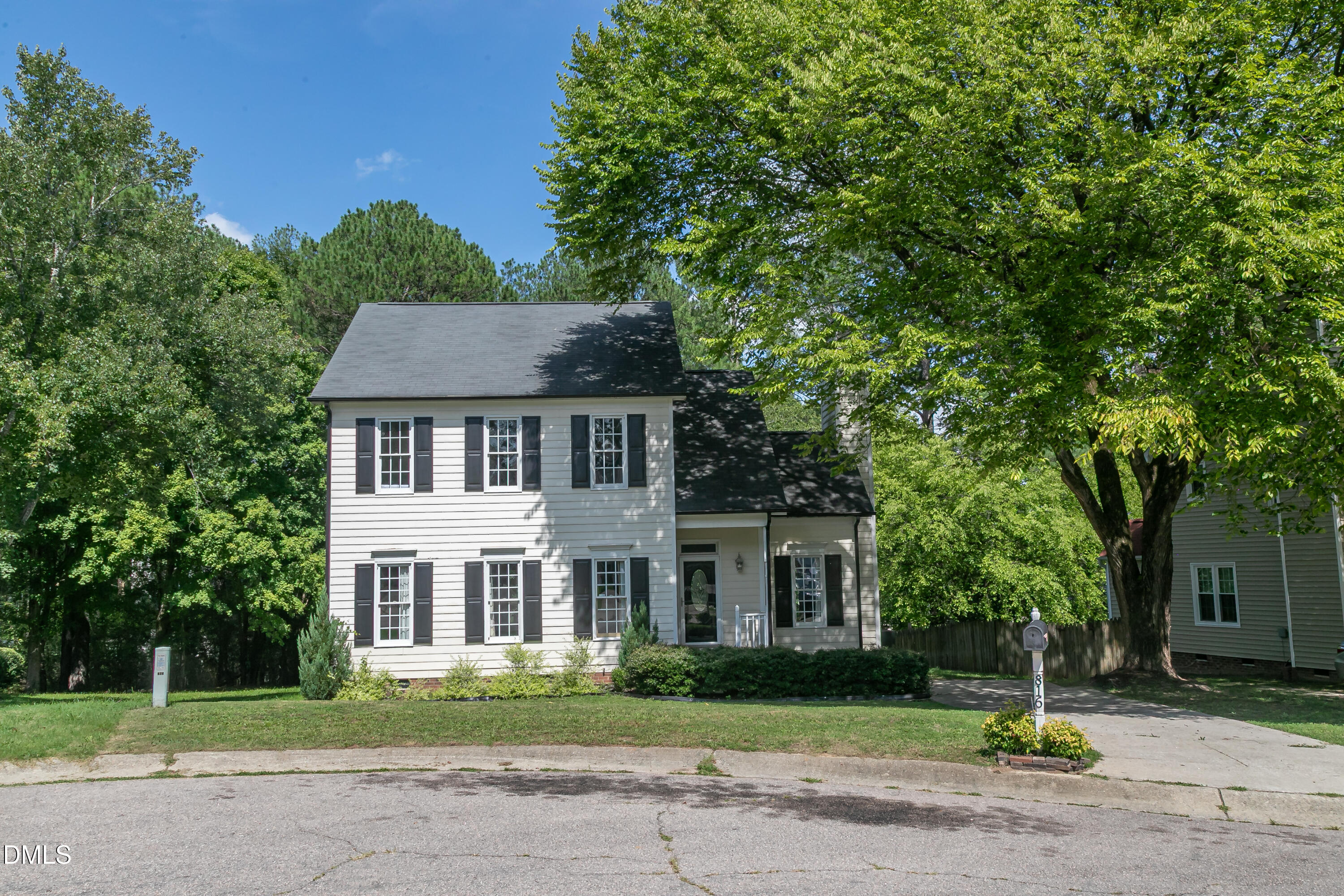 816 White Daisies Court Property Photo 1