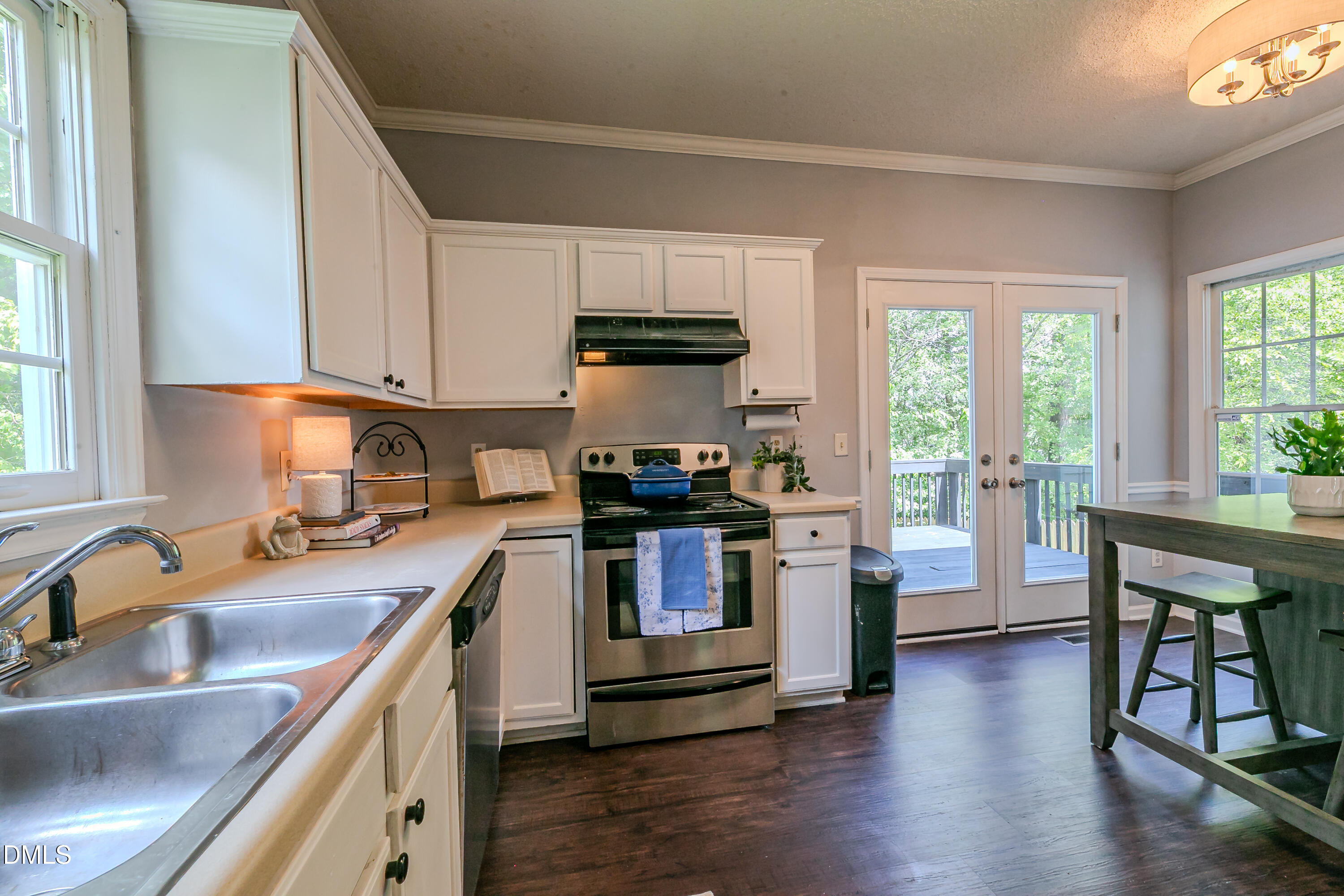 816 White Daisies Court Property Photo 15