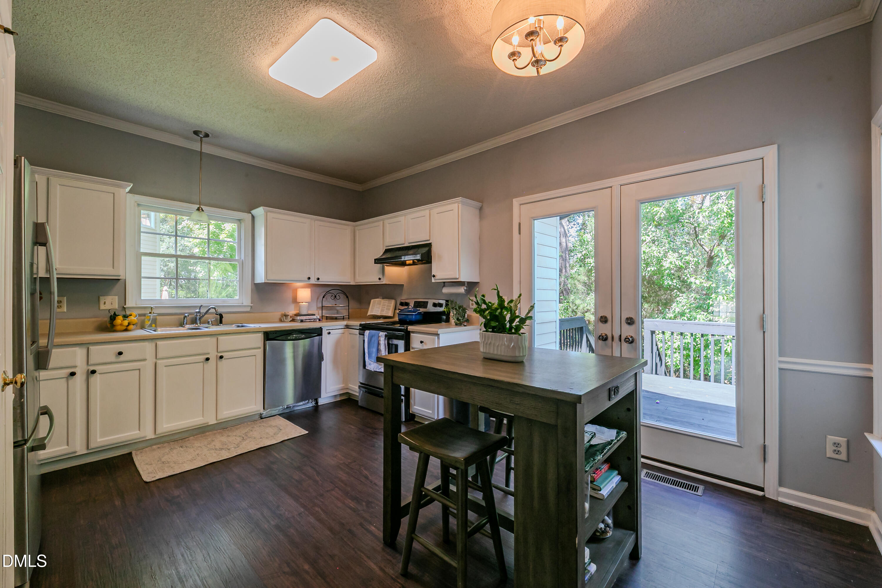 816 White Daisies Court Property Photo 16