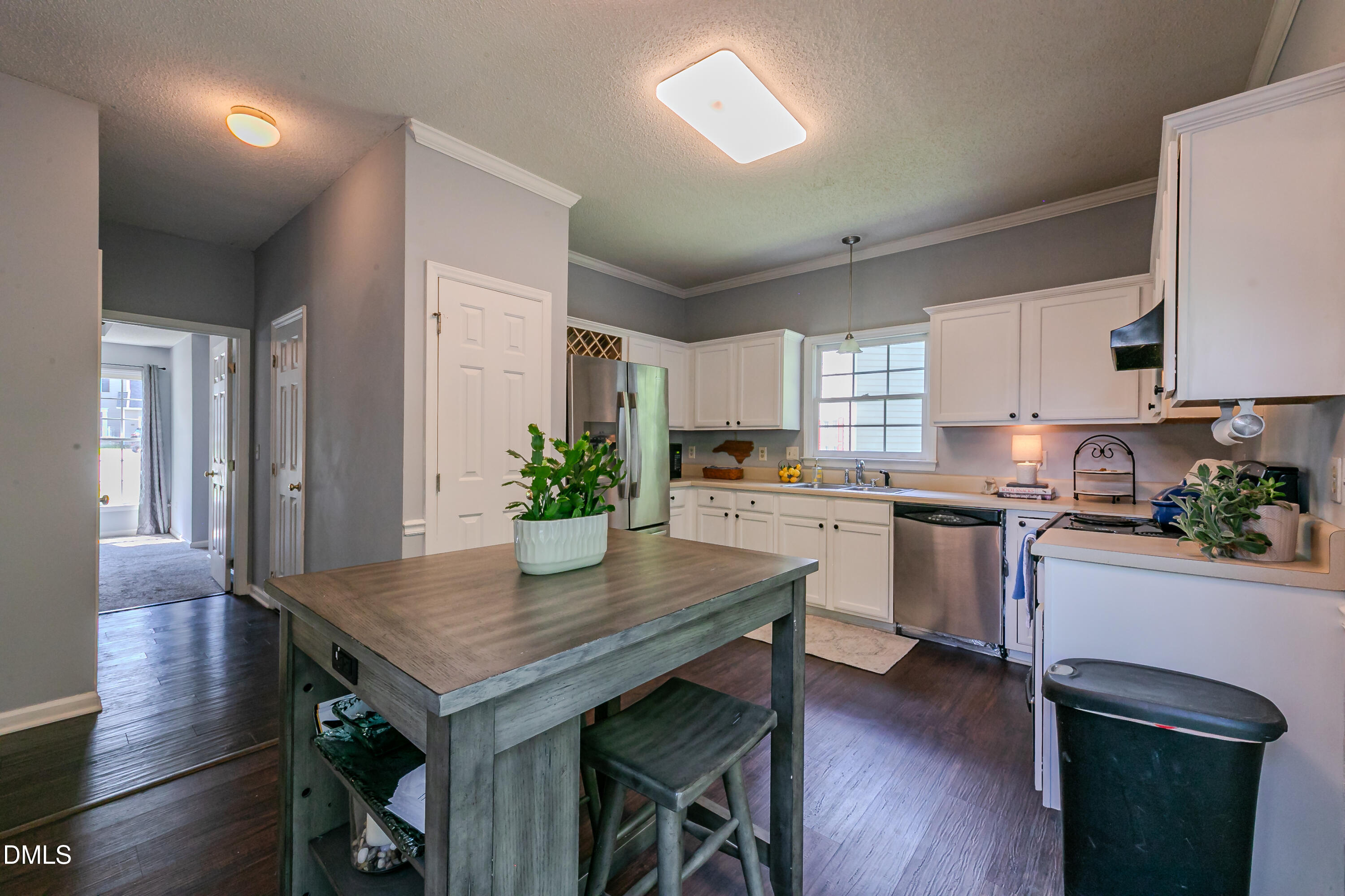 816 White Daisies Court Property Photo 18