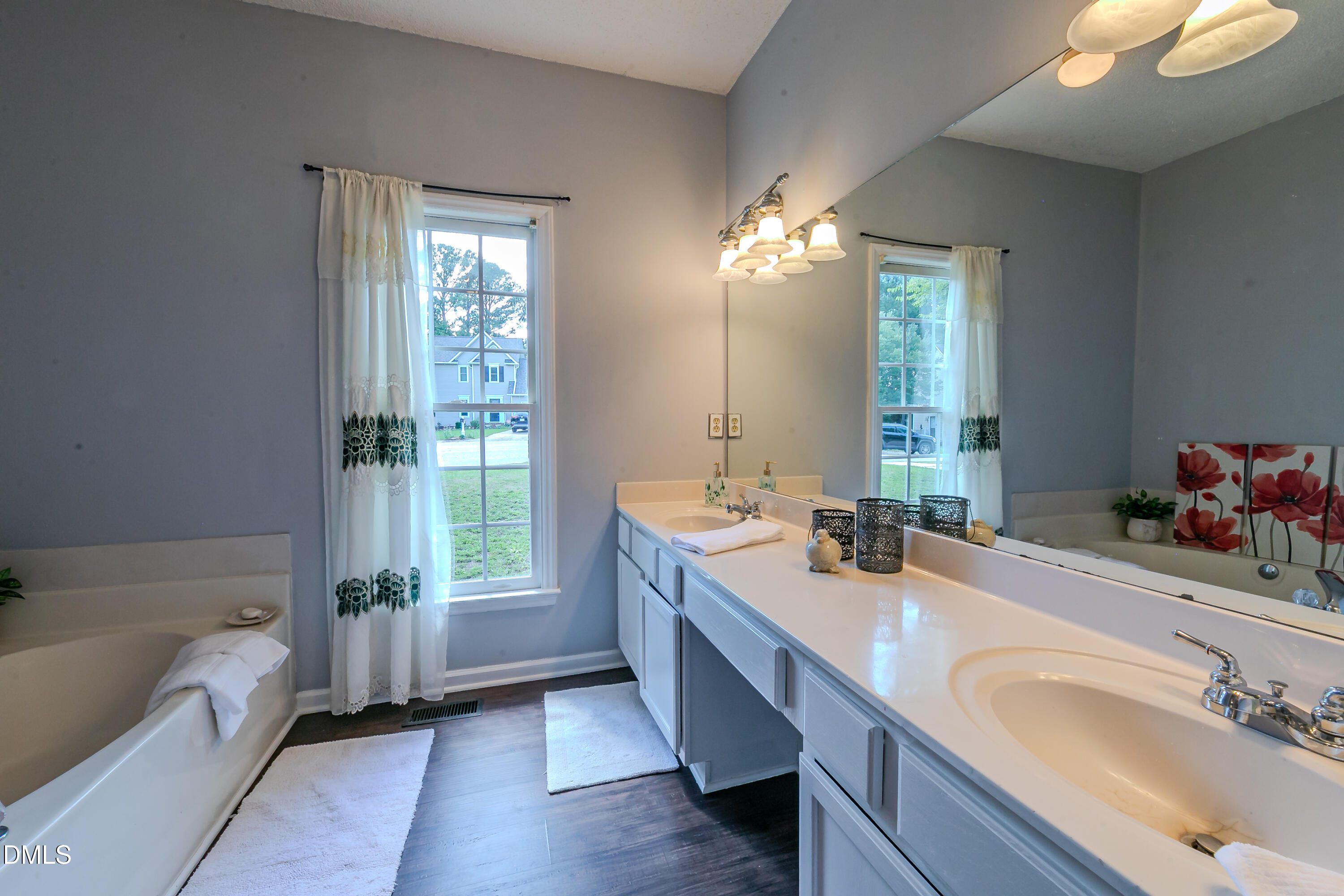 816 White Daisies Court Property Photo 25