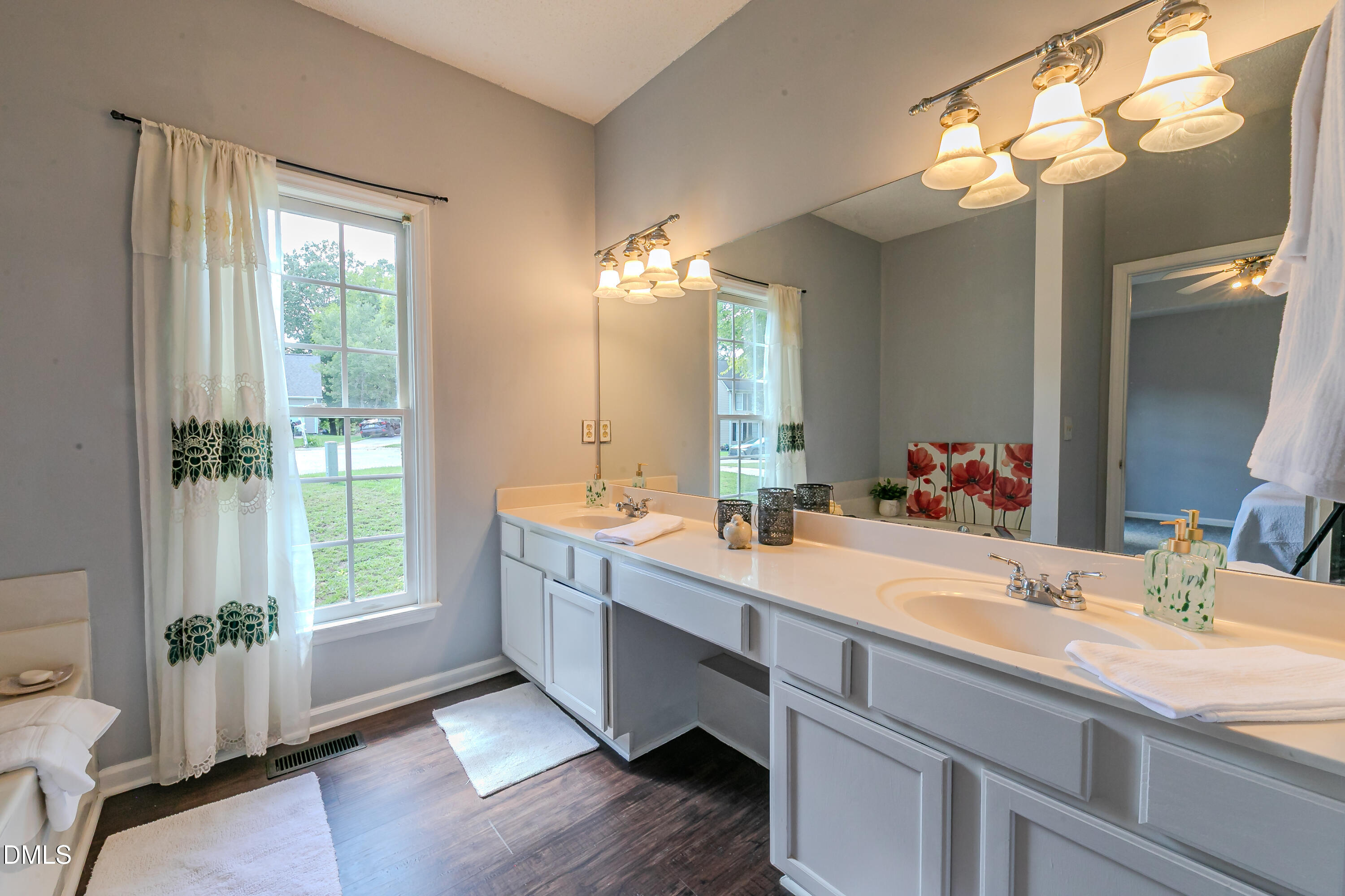 816 White Daisies Court Property Photo 26