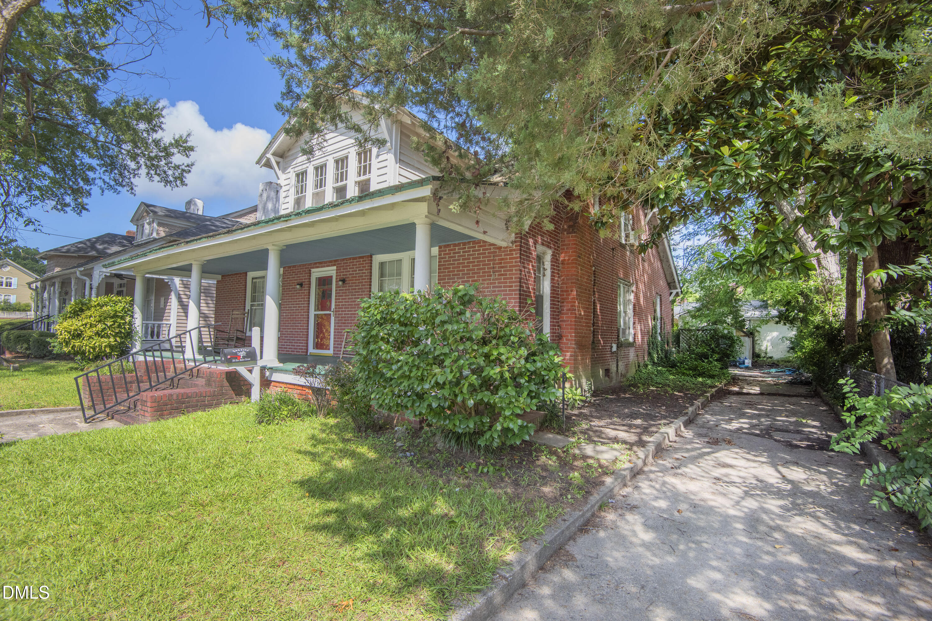 204 E Baker Street Property Photo 2
