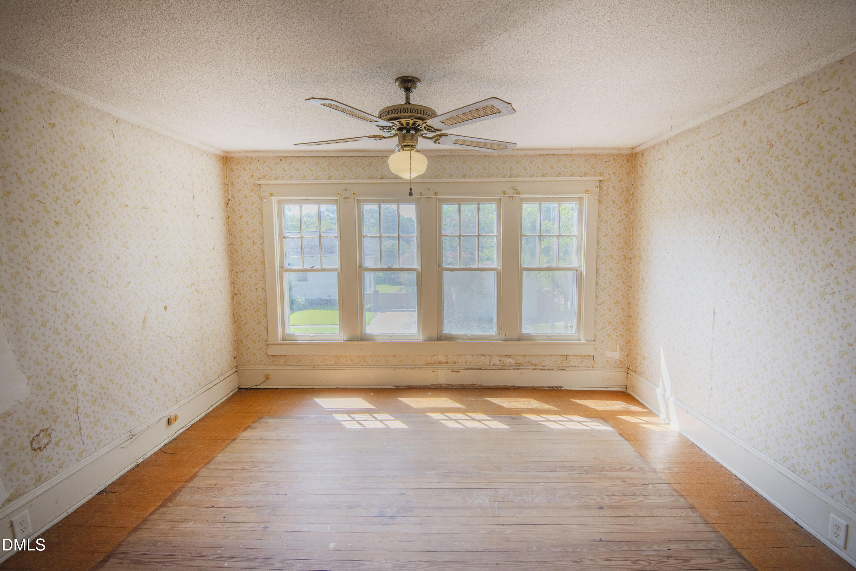 204 E Baker Street Property Photo 8