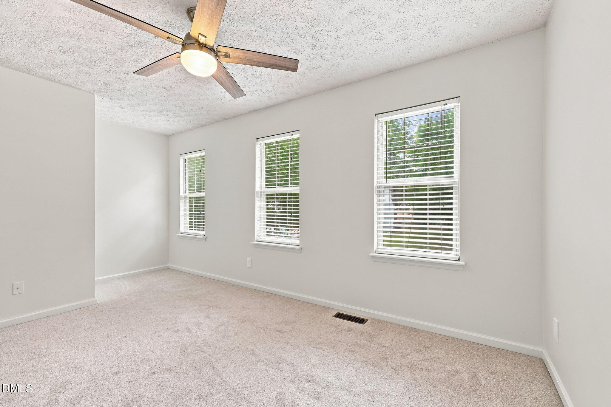 1916 Sierra Drive Property Photo 4