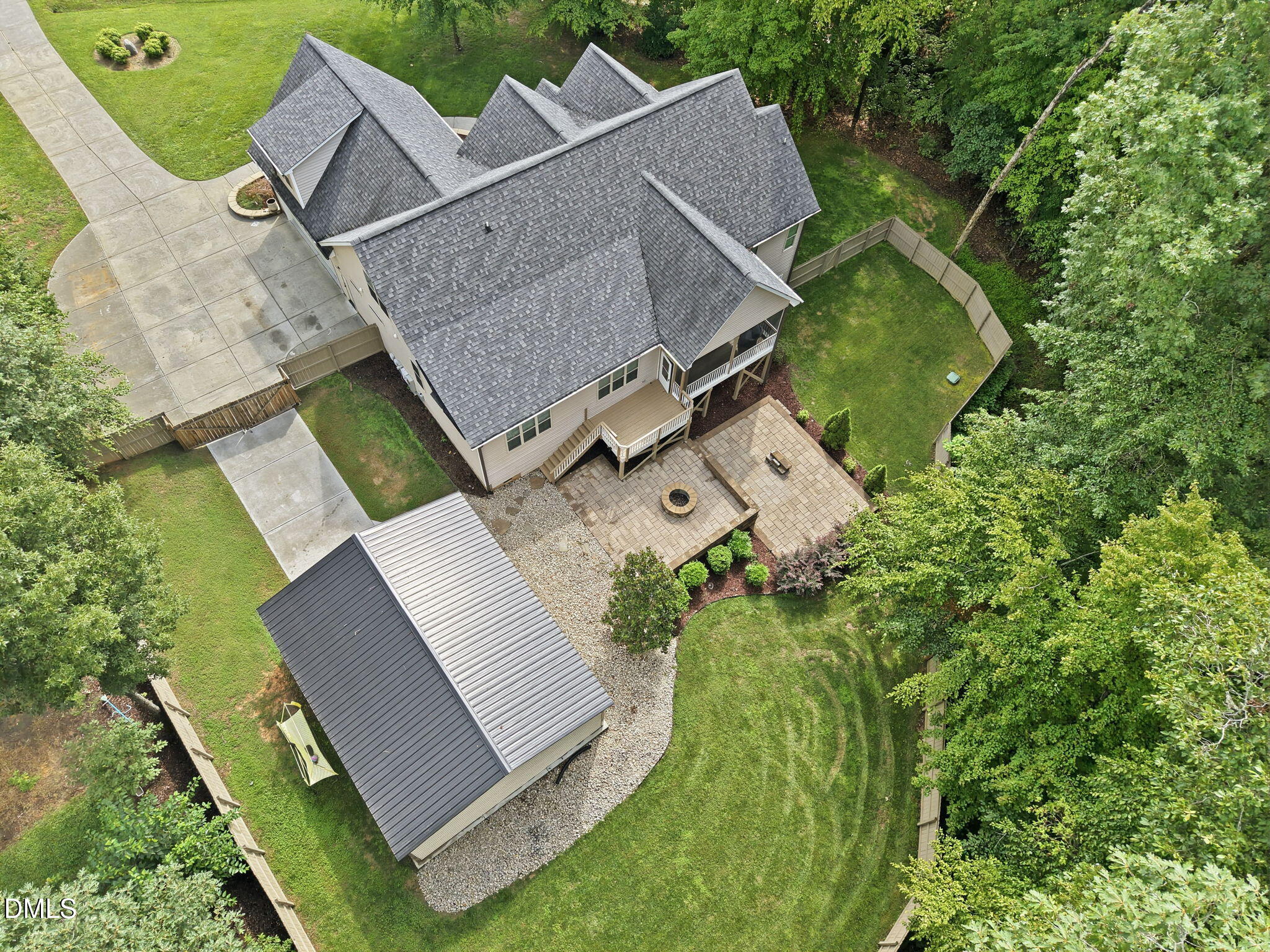 1096 Buggy Lane Property Photo 4