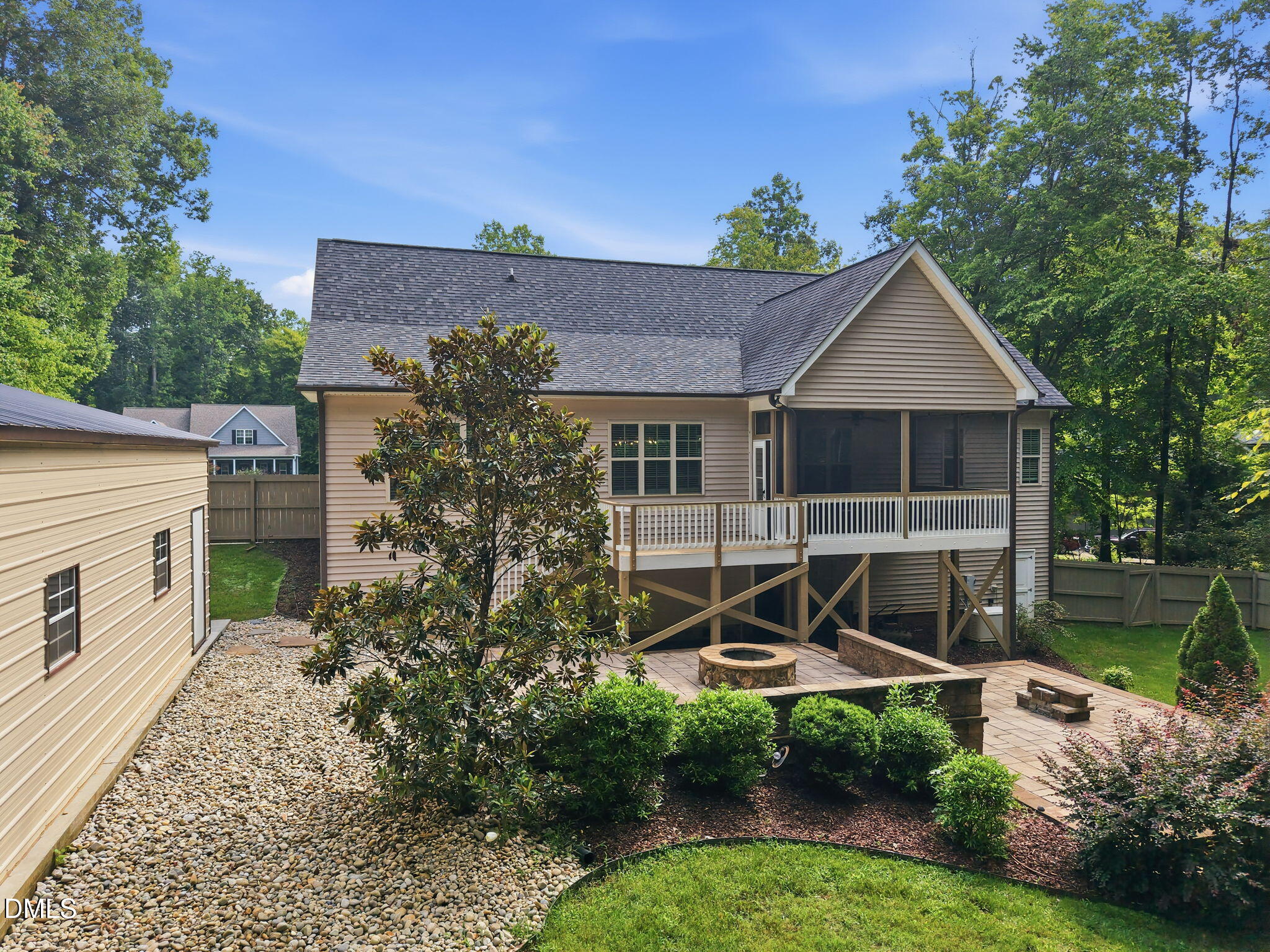 1096 Buggy Lane Property Photo 7