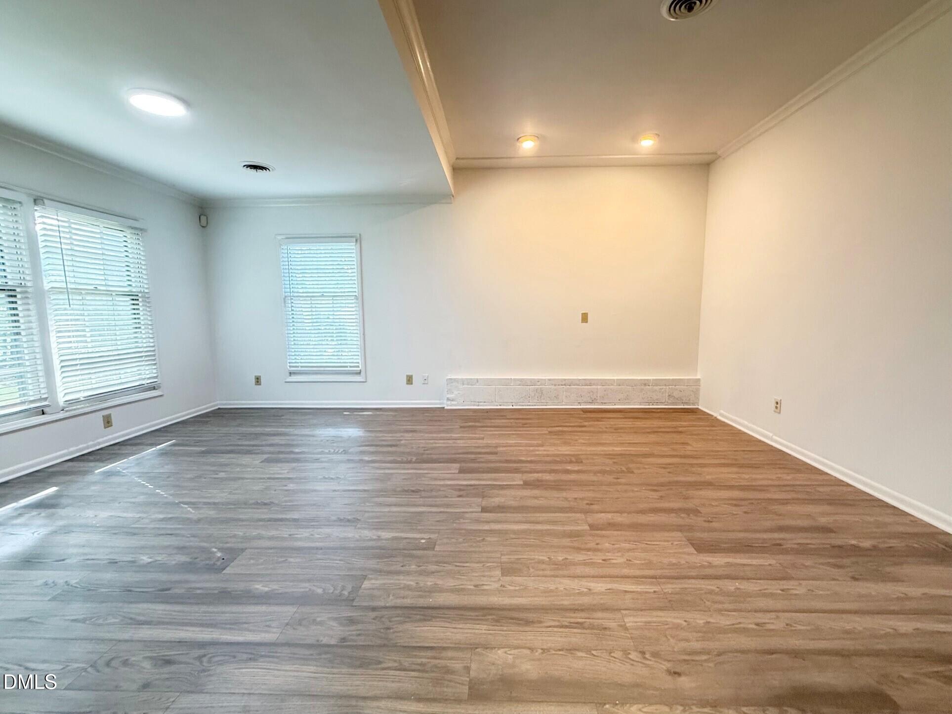 1421-a Lynn Road Property Photo 4
