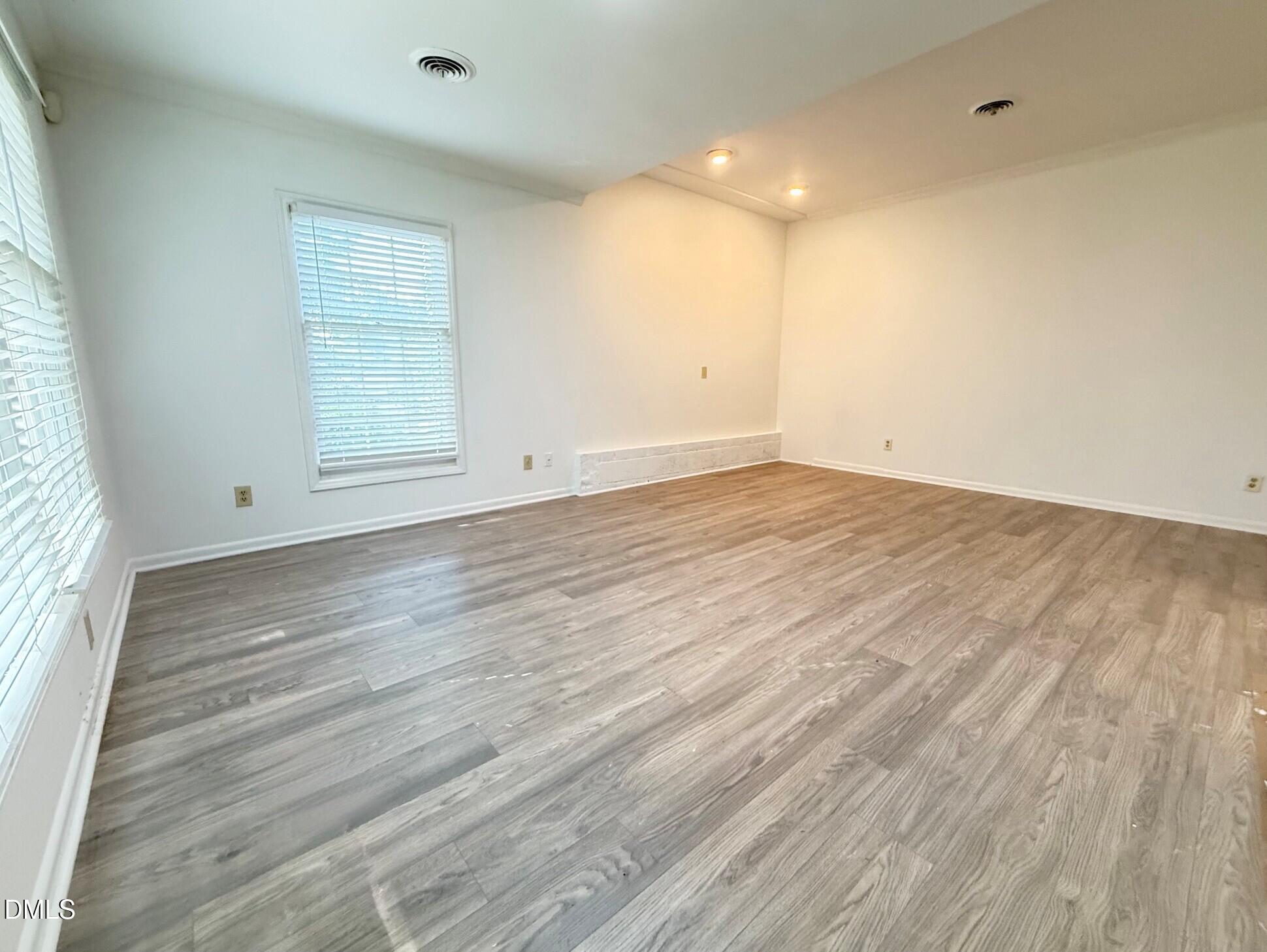1421-a Lynn Road Property Photo 5